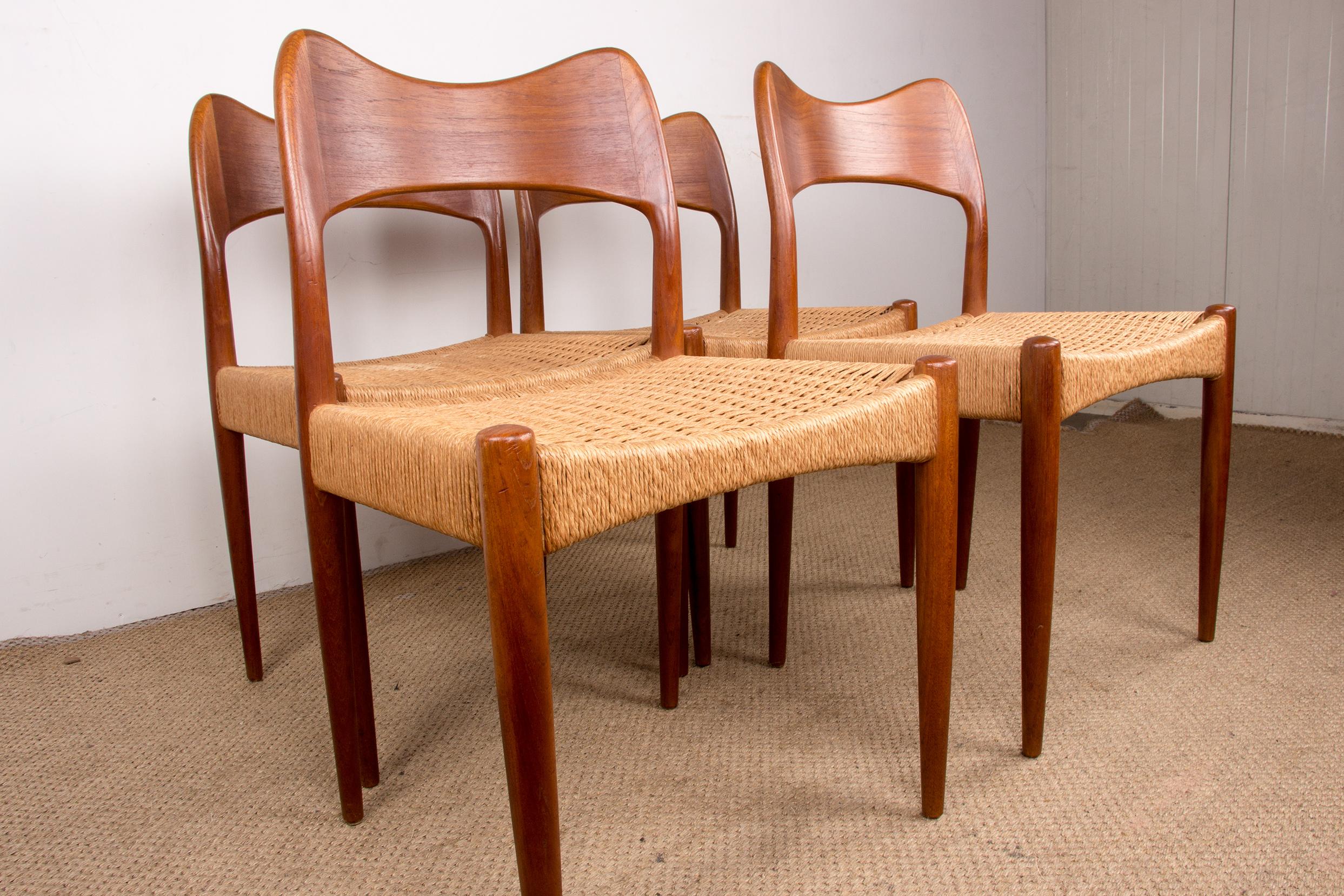 Series of 4 Danish Teak and Cordage chairs by Arne Hovmand Olsen 1960. For Sale 8