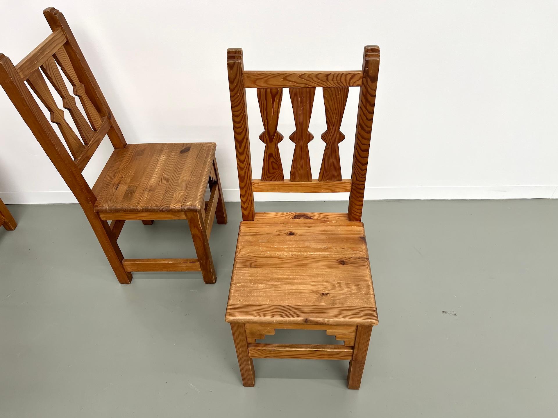 Stile provenzale Serie di 4 sedie francesi in pino, anni '70 in vendita