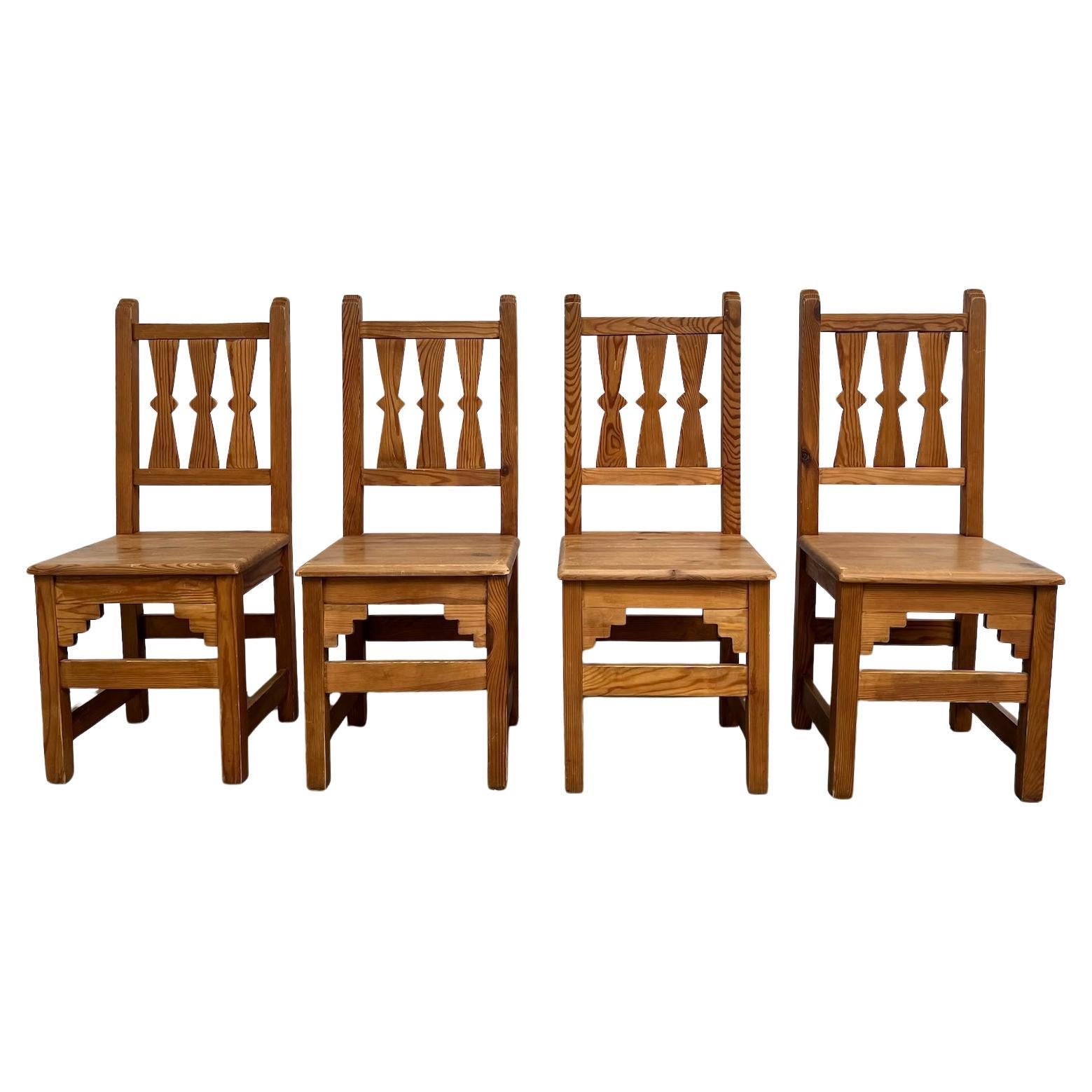 Series of 4 French pine chairs, 1970s