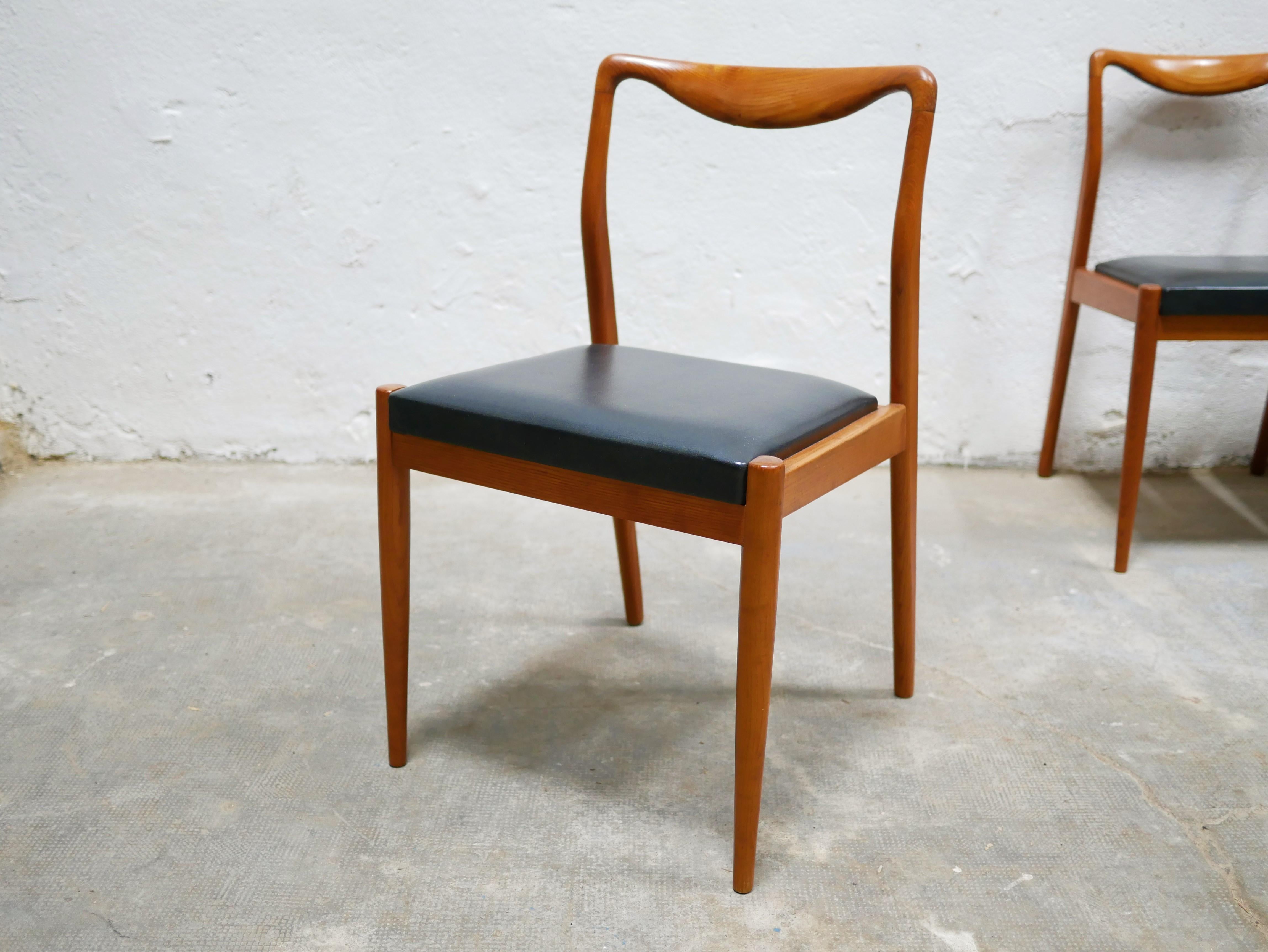 Series of 4 Vintage Scandinavian Chairs in Teak and Leatherette In Good Condition For Sale In AIGNAN, FR