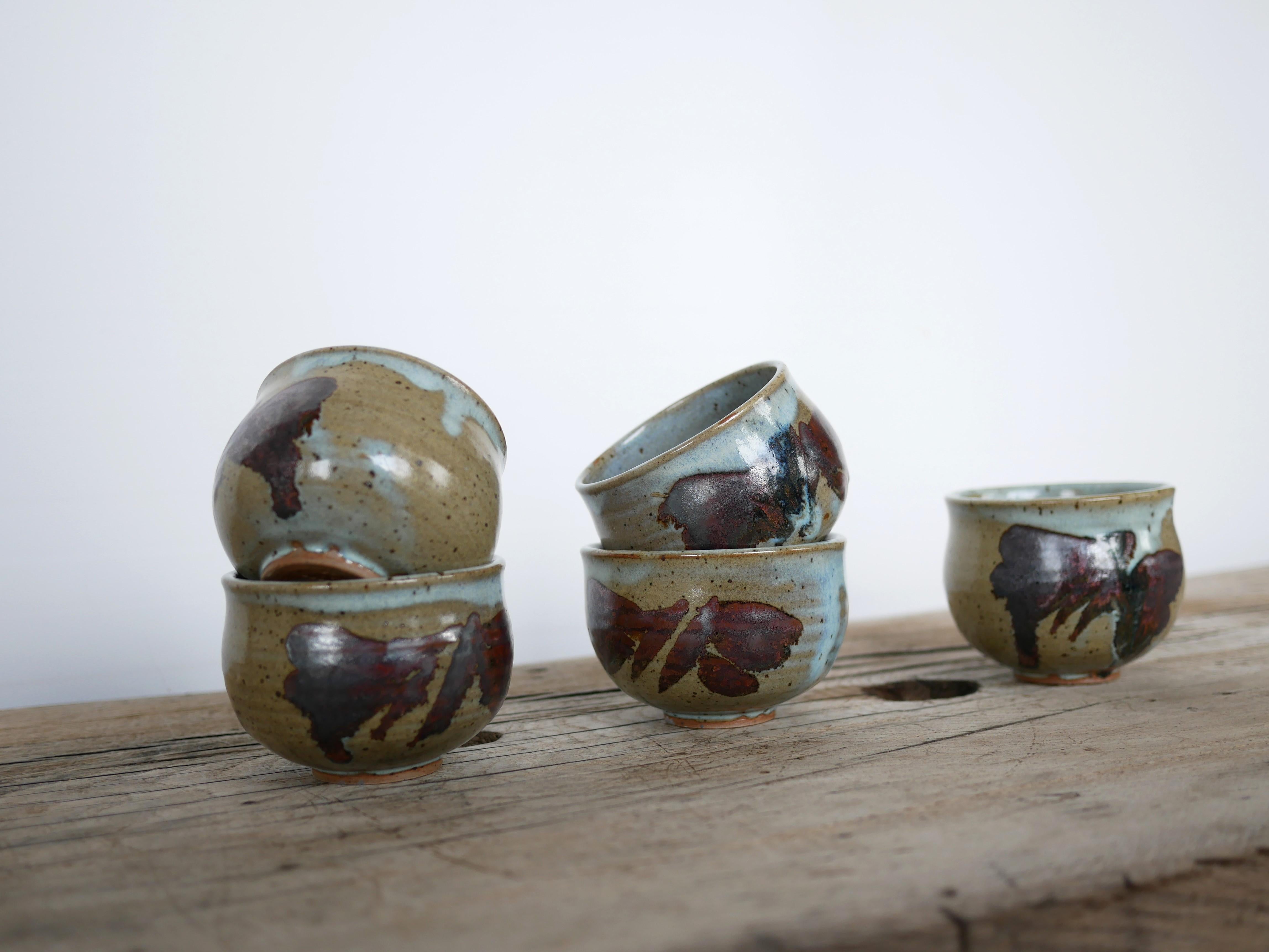 Series of 5 signed stoneware cups dating from the 1960s.

With their modern shape and mineral color, they will be perfect in a natural, refined and delicate decoration.
Tableware with a timeless and authentic charm that will blend perfectly with a