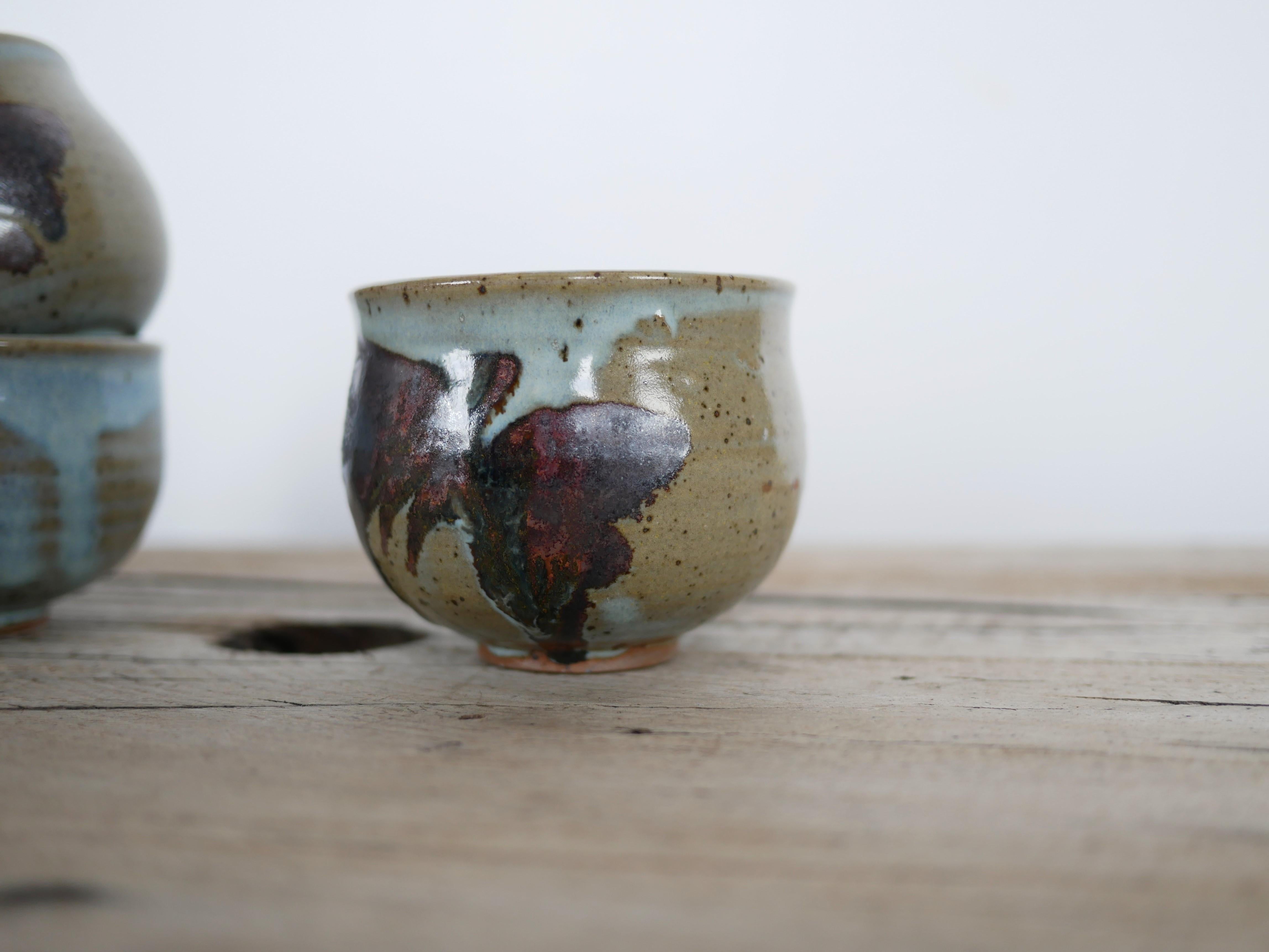 Series of 5 vintage stoneware cups In Good Condition For Sale In AIGNAN, FR