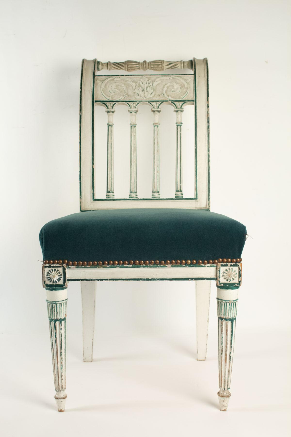 Set of 6 chairs Directoire period, 19th century. Measures: H 87cm, W 45cm, W 58cm.