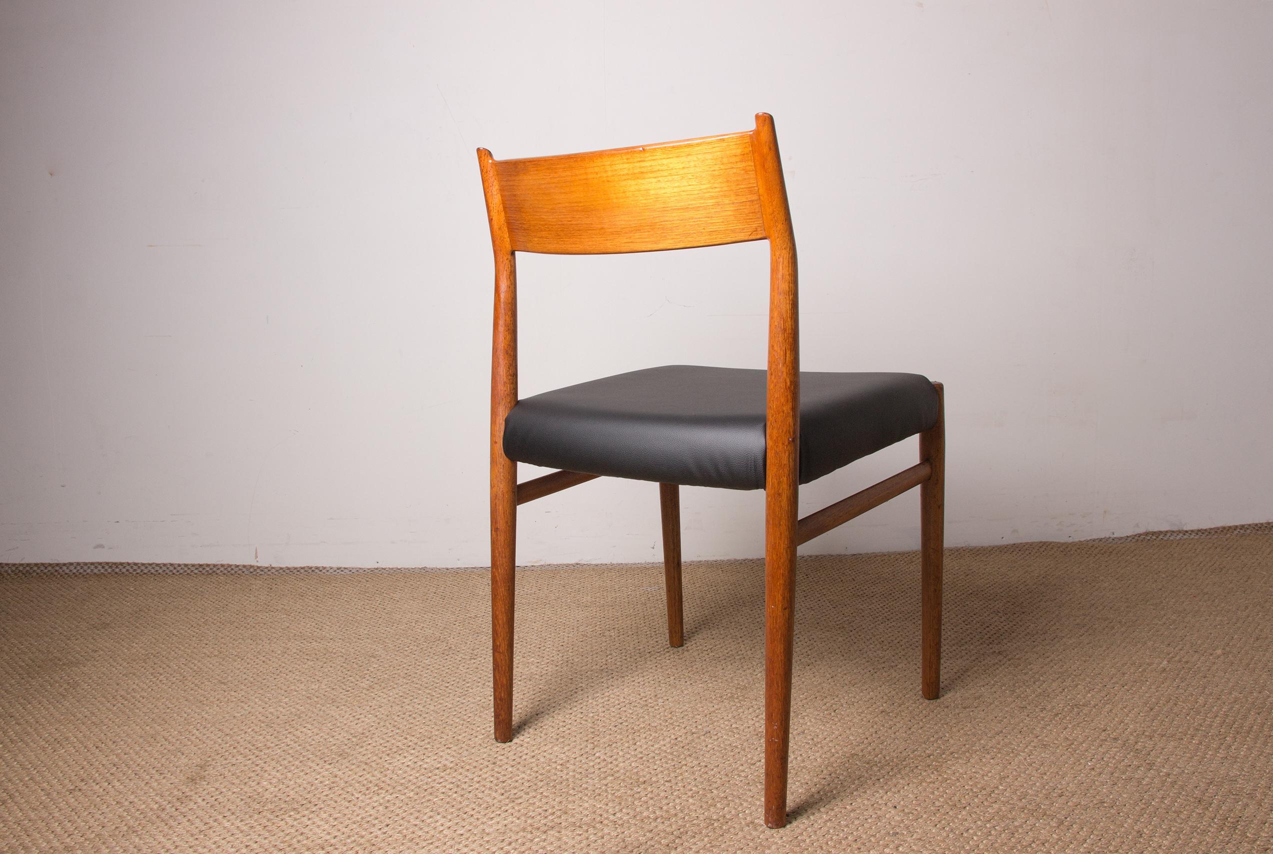 Series of 6 Danish chairs, Teak and Skai new, model 418, Arne Vodder for Sibast. For Sale 4