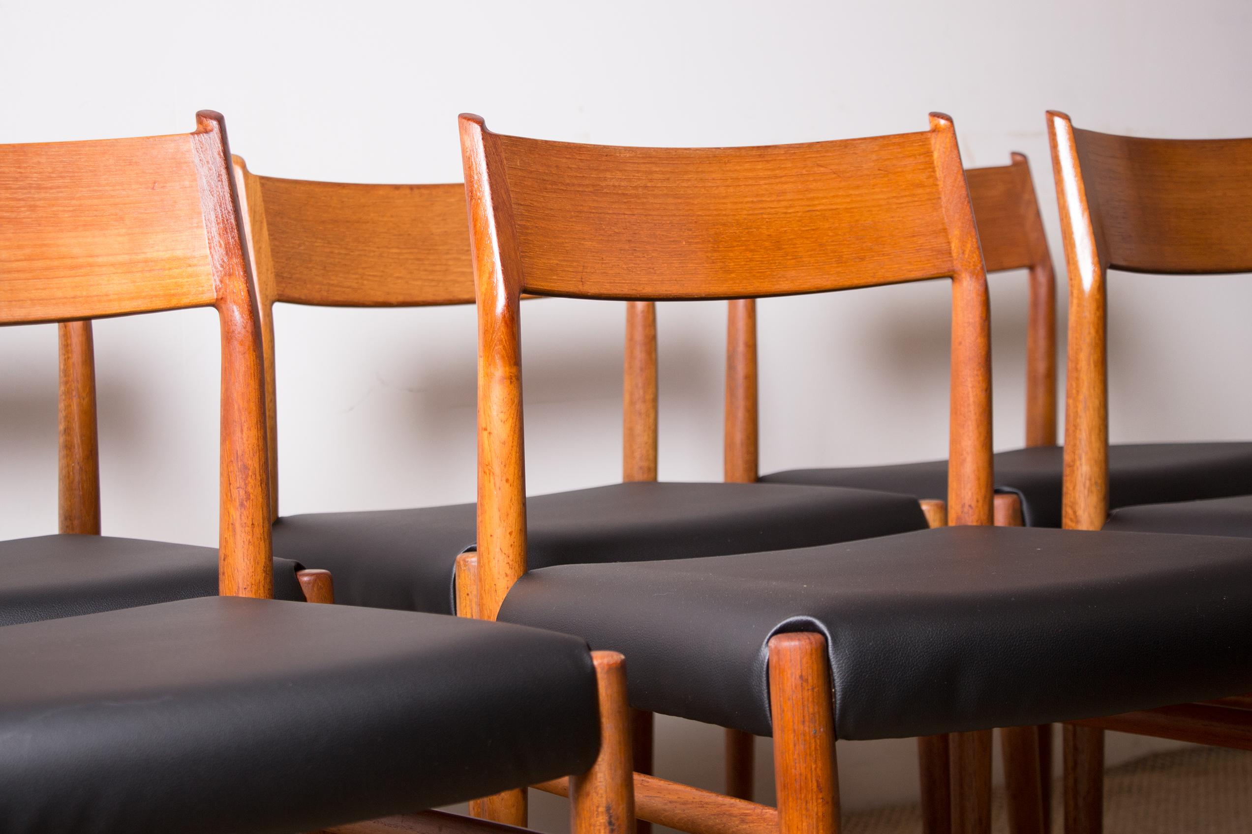 Series of 6 Danish chairs, Teak and Skai new, model 418, Arne Vodder for Sibast. For Sale 9