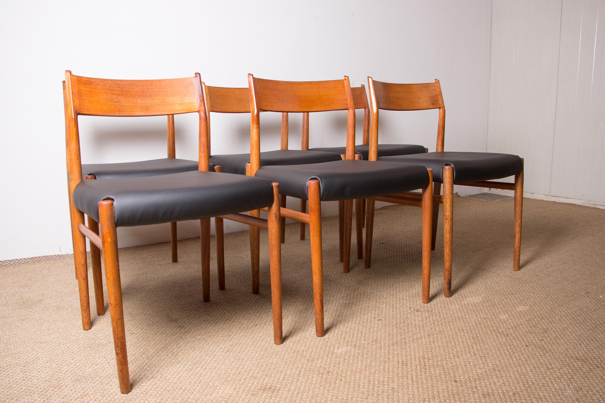 Series of 6 Danish chairs, Teak and Skai new, model 418, Arne Vodder for Sibast. For Sale 10