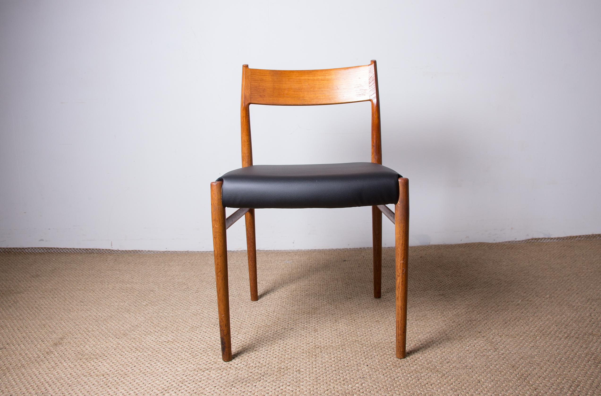 Very beautiful Scandinavian dining room chairs. The completely redone seats (straps; foam and fabric) offer great comfort. Sober and very elegant design. Superb manufacturing quality for these beautifully crafted chairs.