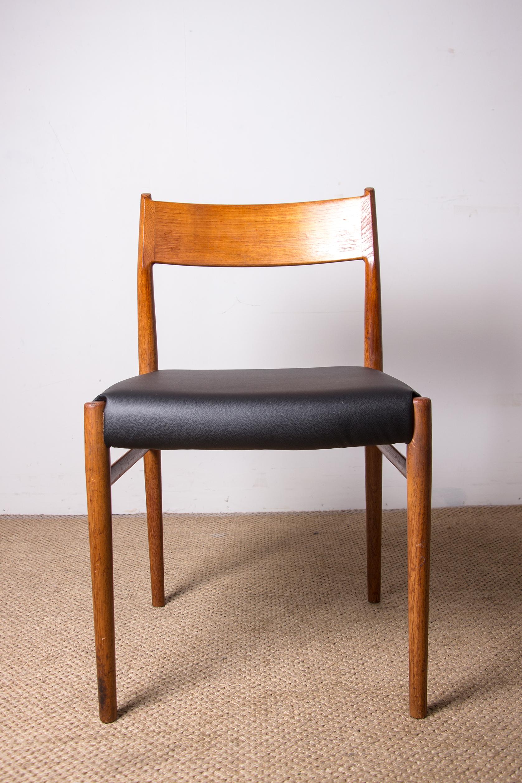 Scandinavian Modern Series of 6 Danish chairs, Teak and Skai new, model 418, Arne Vodder for Sibast. For Sale