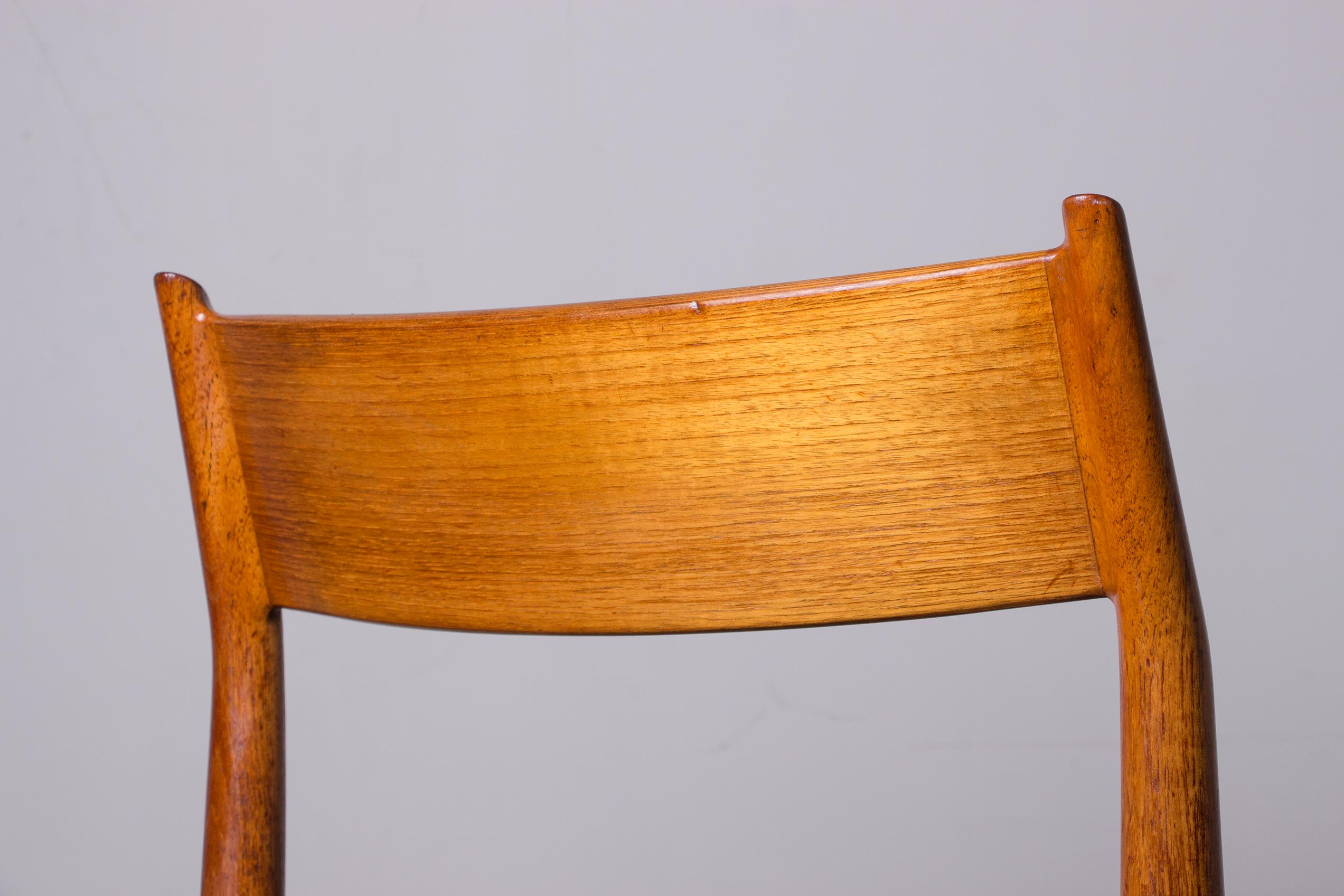 Series of 6 Danish chairs, Teak and Skai new, model 418, Arne Vodder for Sibast. For Sale 3