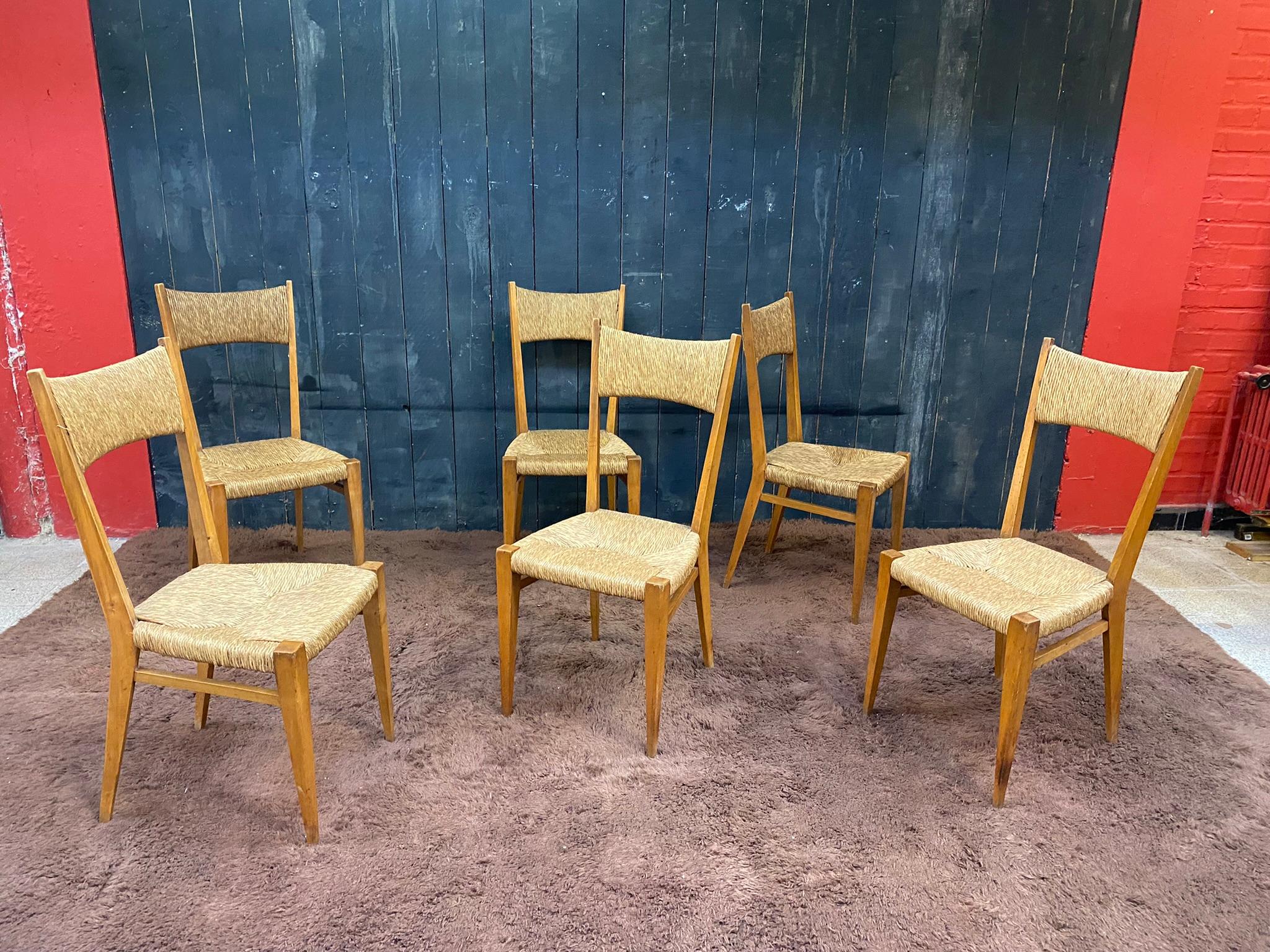 Milieu du XXe siècle série de 6 élégantes chaises en chêne, période de reconstruction française vers 1950 en vente