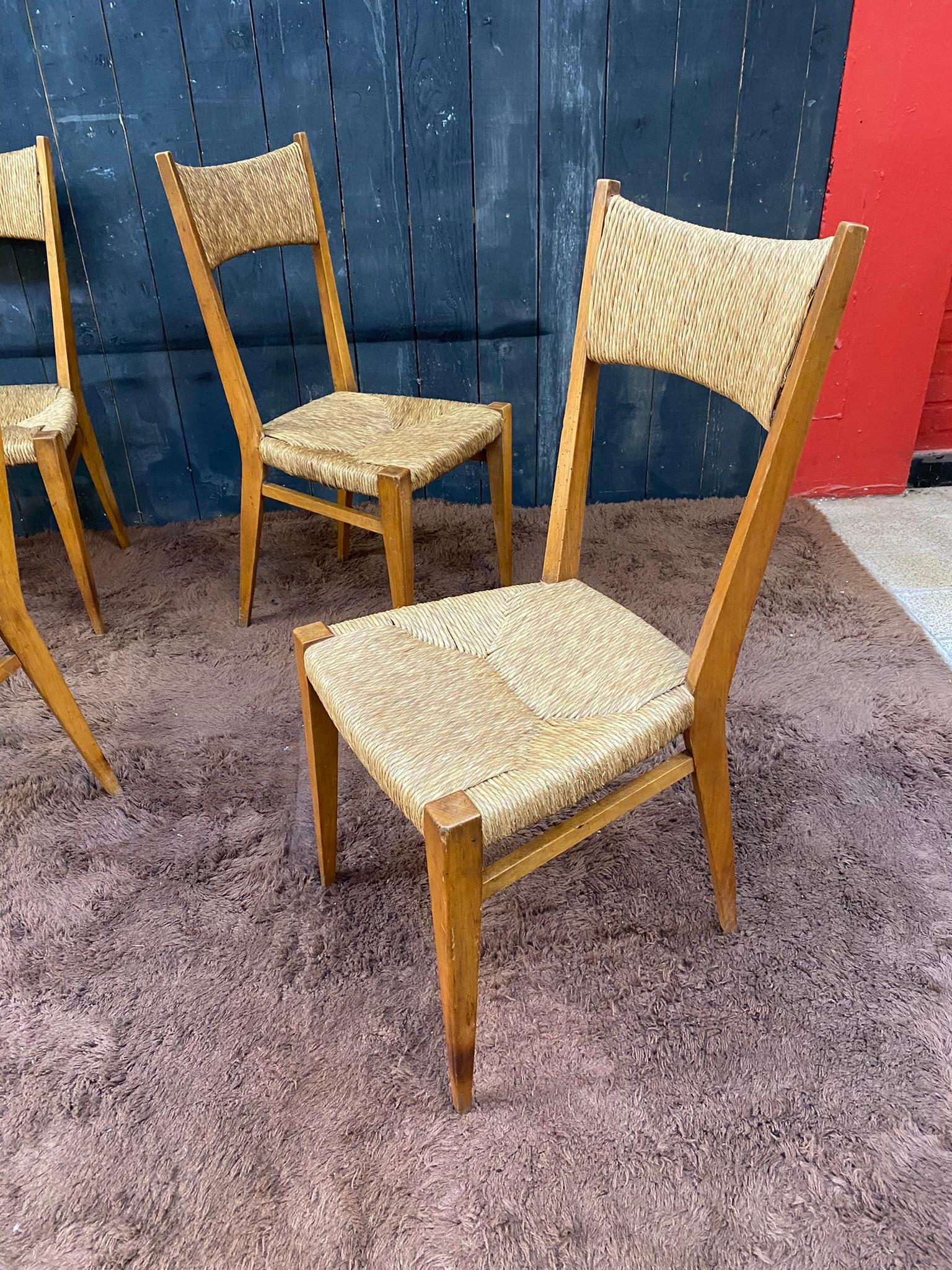 Serie von 6 eleganten Eichenholzstühlen, französische Rekonstruktionszeit um 1950 im Angebot 2