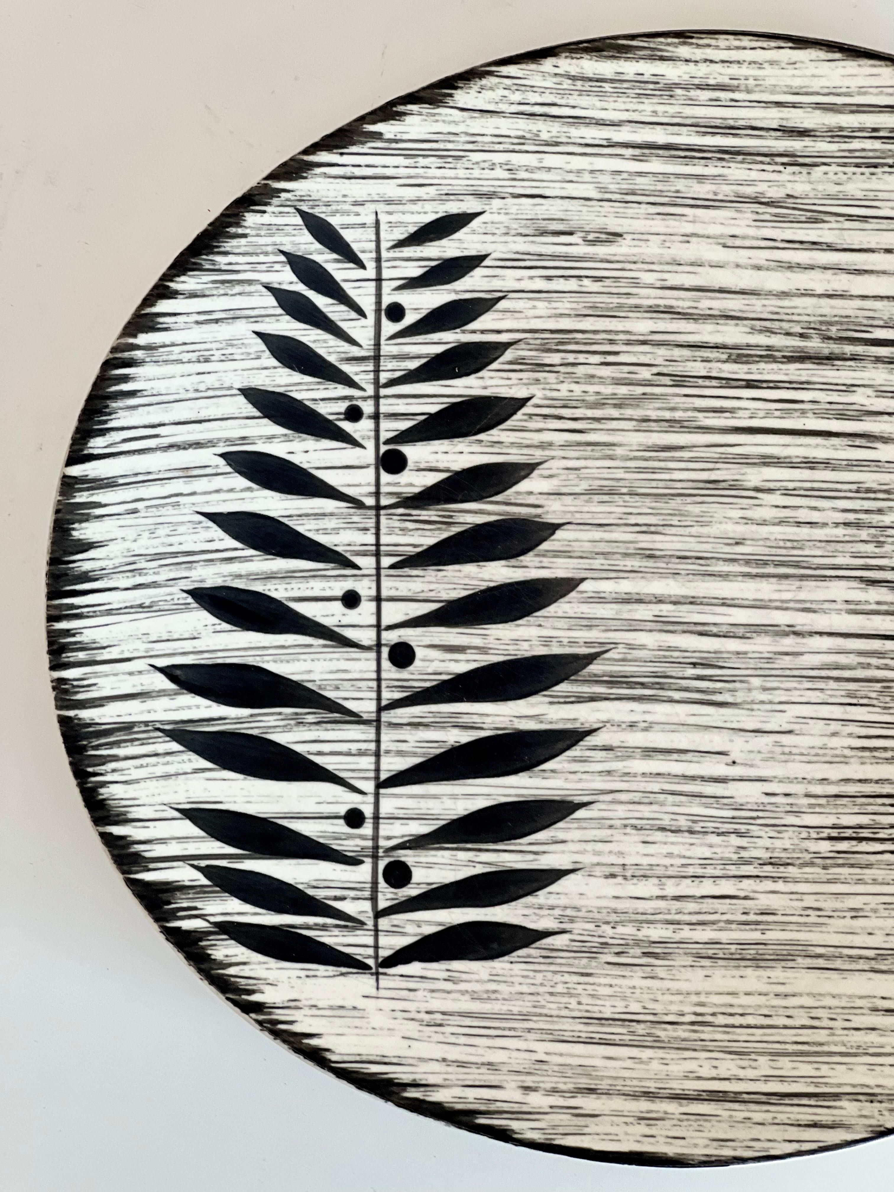 A series of 6 ceramic platters, signed Salins, Toledo model.
From the 60s
Very trendy in black and white
fern pattern. 
Every plate is unique and the fern pattern differs slightly. 
manufacture of salins les bains. TOLEDO model