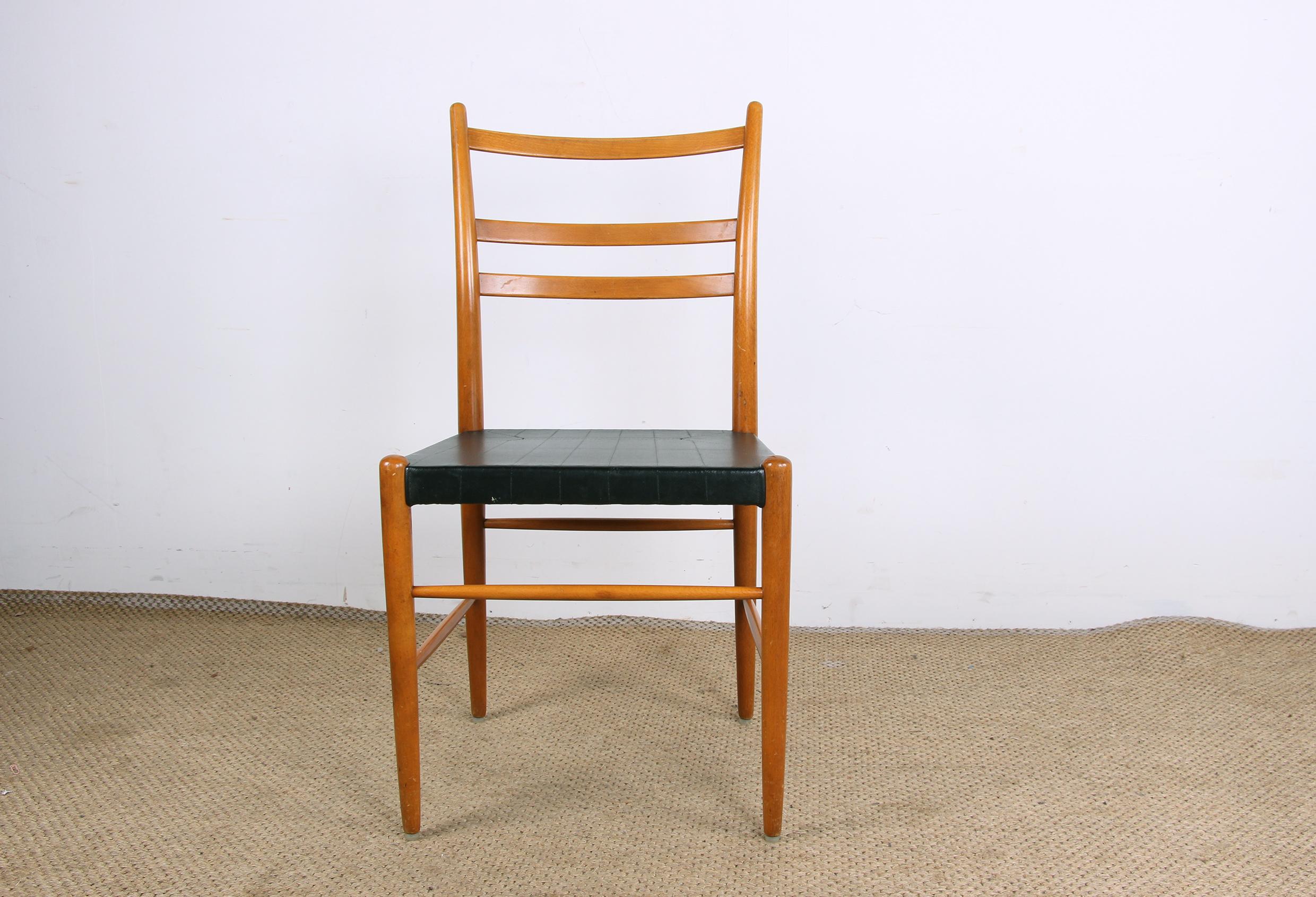 Belle sedie scandinave. Nello stesso spirito della sedia superleggera di Gio Ponti, queste sedie molto eleganti sono leggere e robuste. Ottima qualità di produzione.
