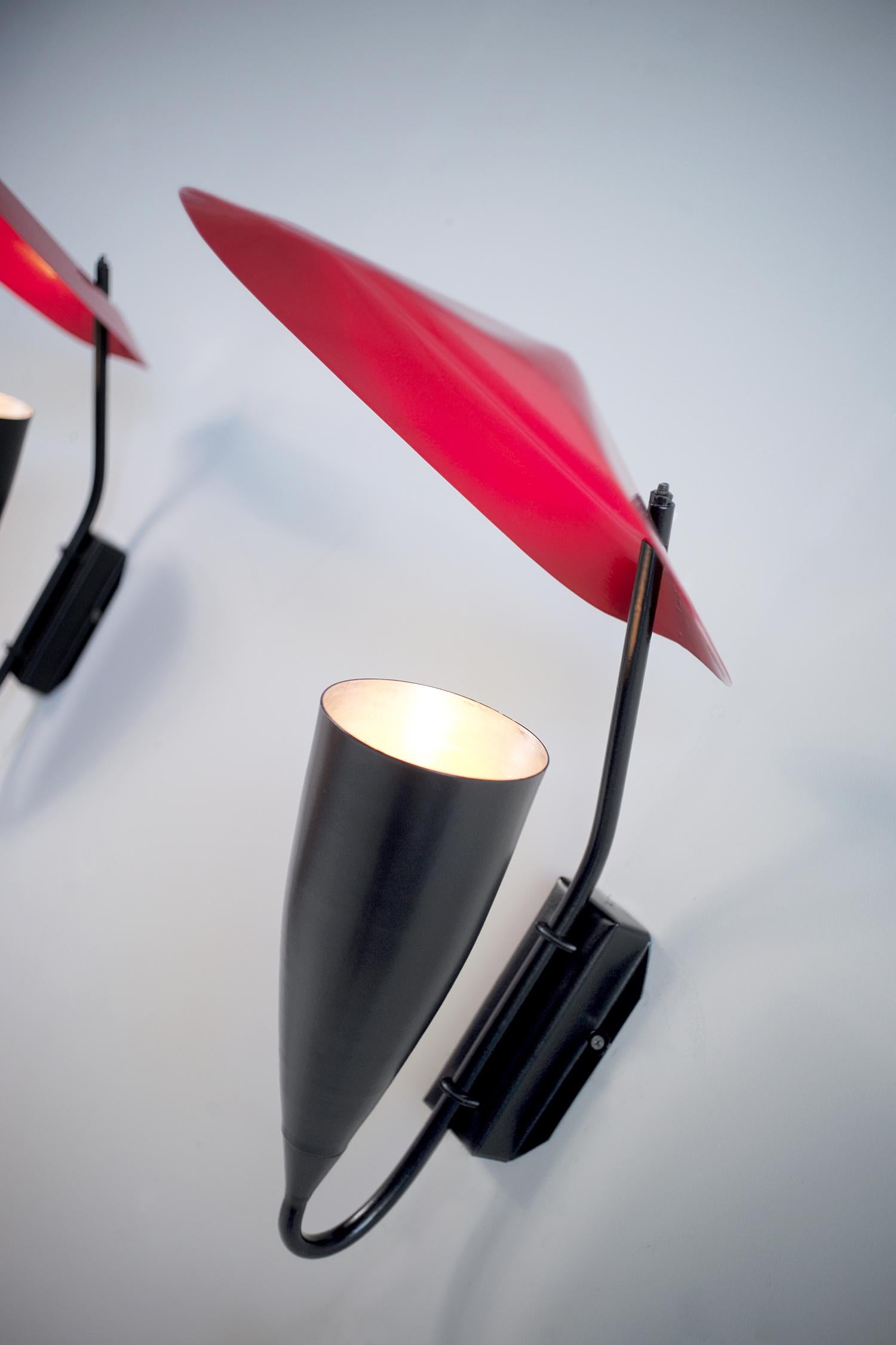 Français Série de 7 grandes lampes murales avec déflecteur, France, 1950 en vente