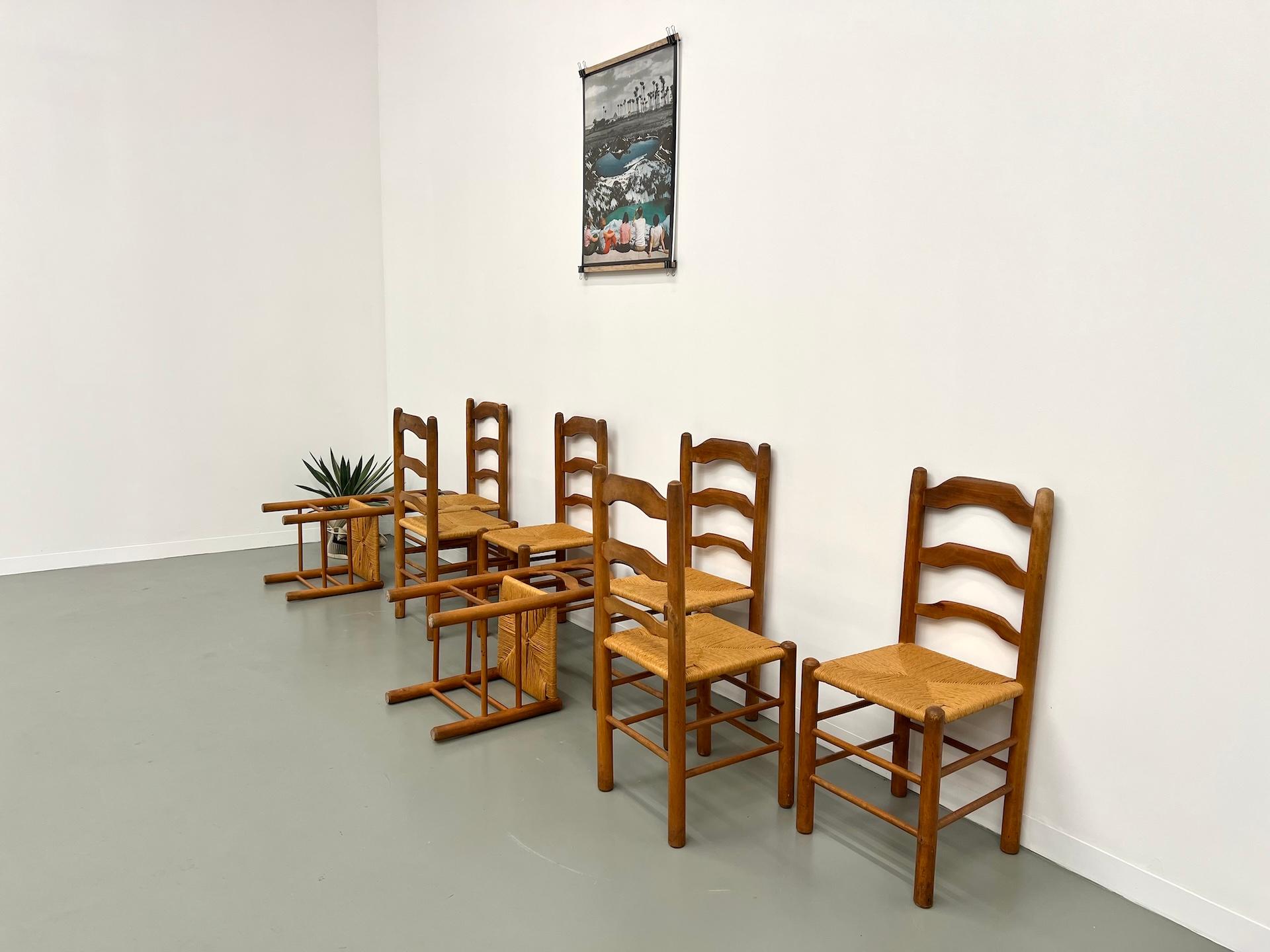 Série de 8 chaises en orme massif et assise moulée en vente 13