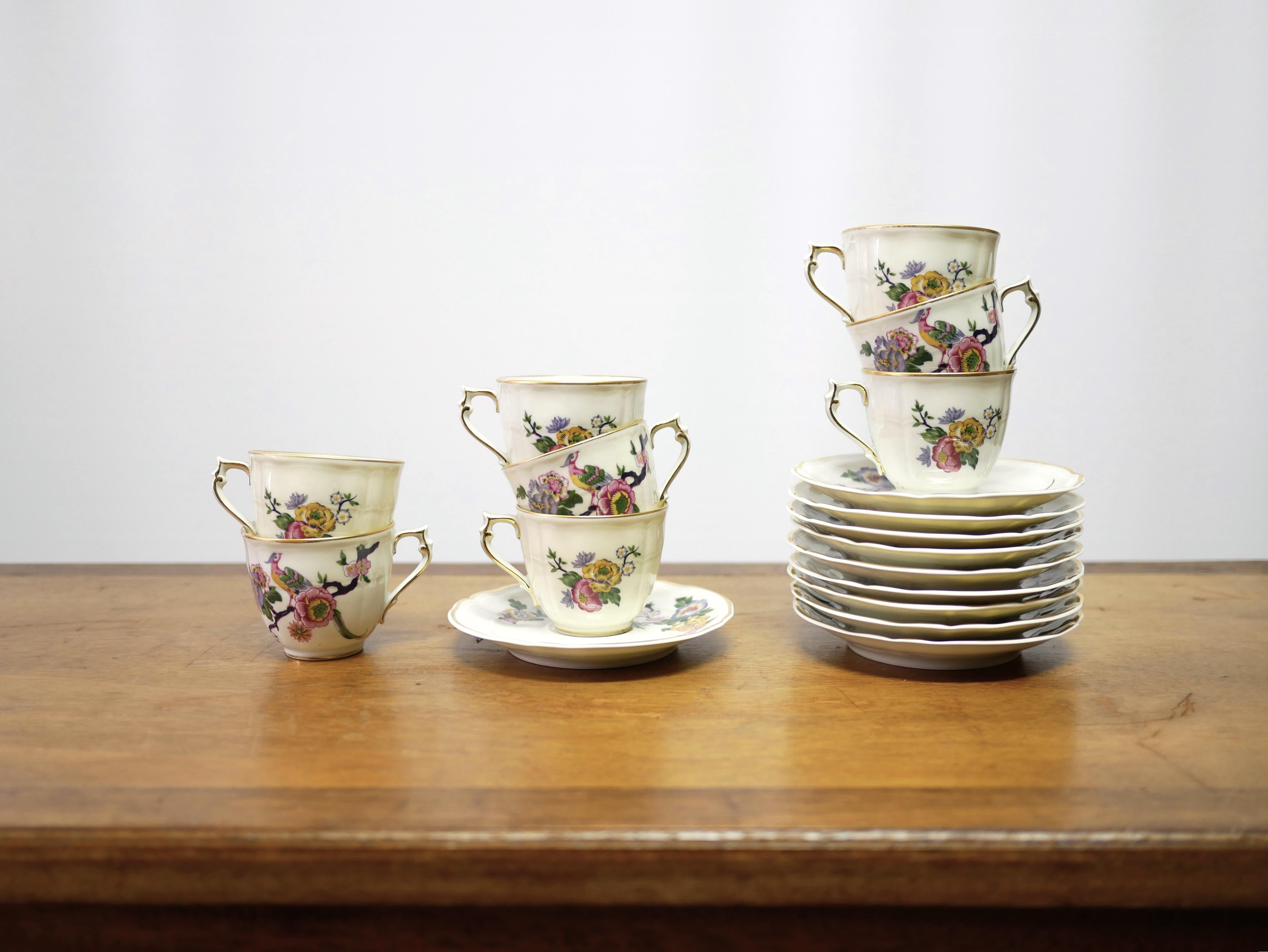 Series of 8 coffee cups and under cup in Limoges porcelain, Bernardaud France In Good Condition For Sale In AIGNAN, FR