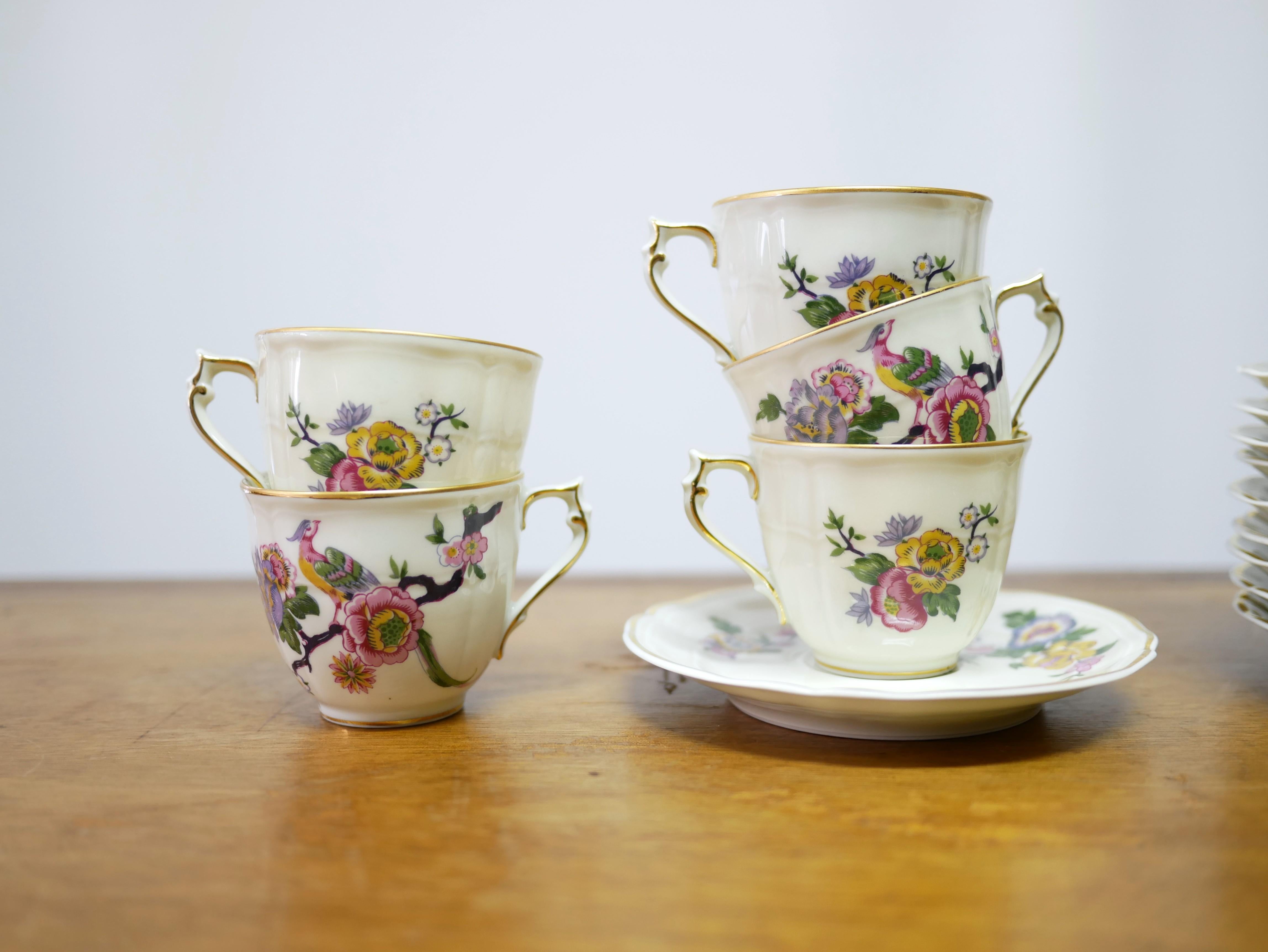 20th Century Series of 8 coffee cups and under cup in Limoges porcelain, Bernardaud France For Sale