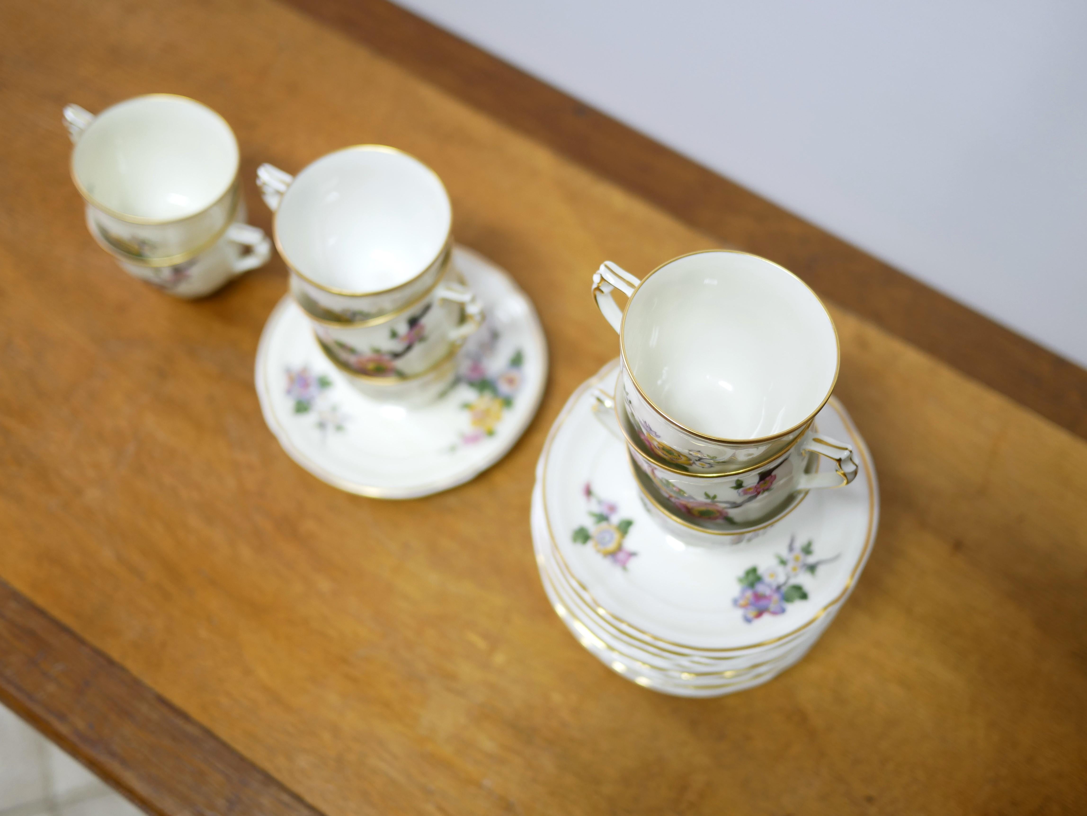 Series of 8 coffee cups and under cup in Limoges porcelain, Bernardaud France For Sale 2