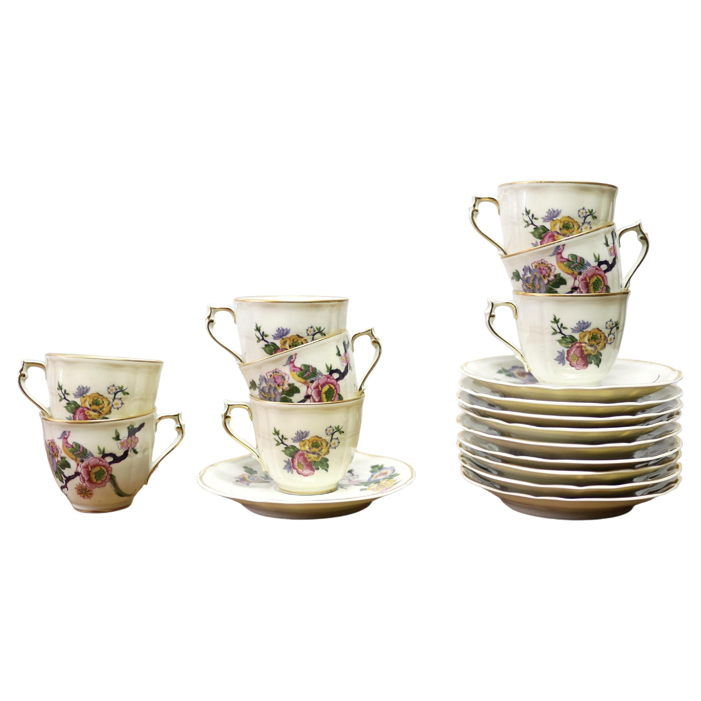 Serie de 8 tazas de café y bajo taza en porcelana de Limoges, Bernardaud Francia