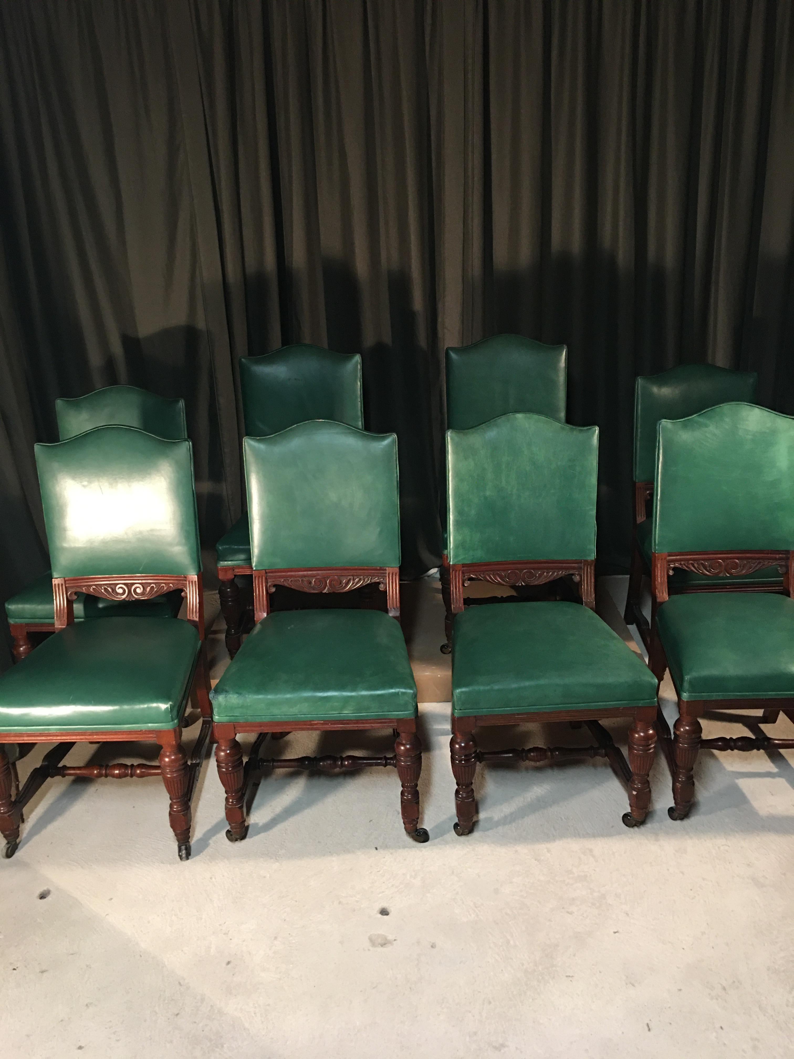 Series of 8 English chairs, made around 1910, chair with high back in carved solid mahogany, green leather upholstery.