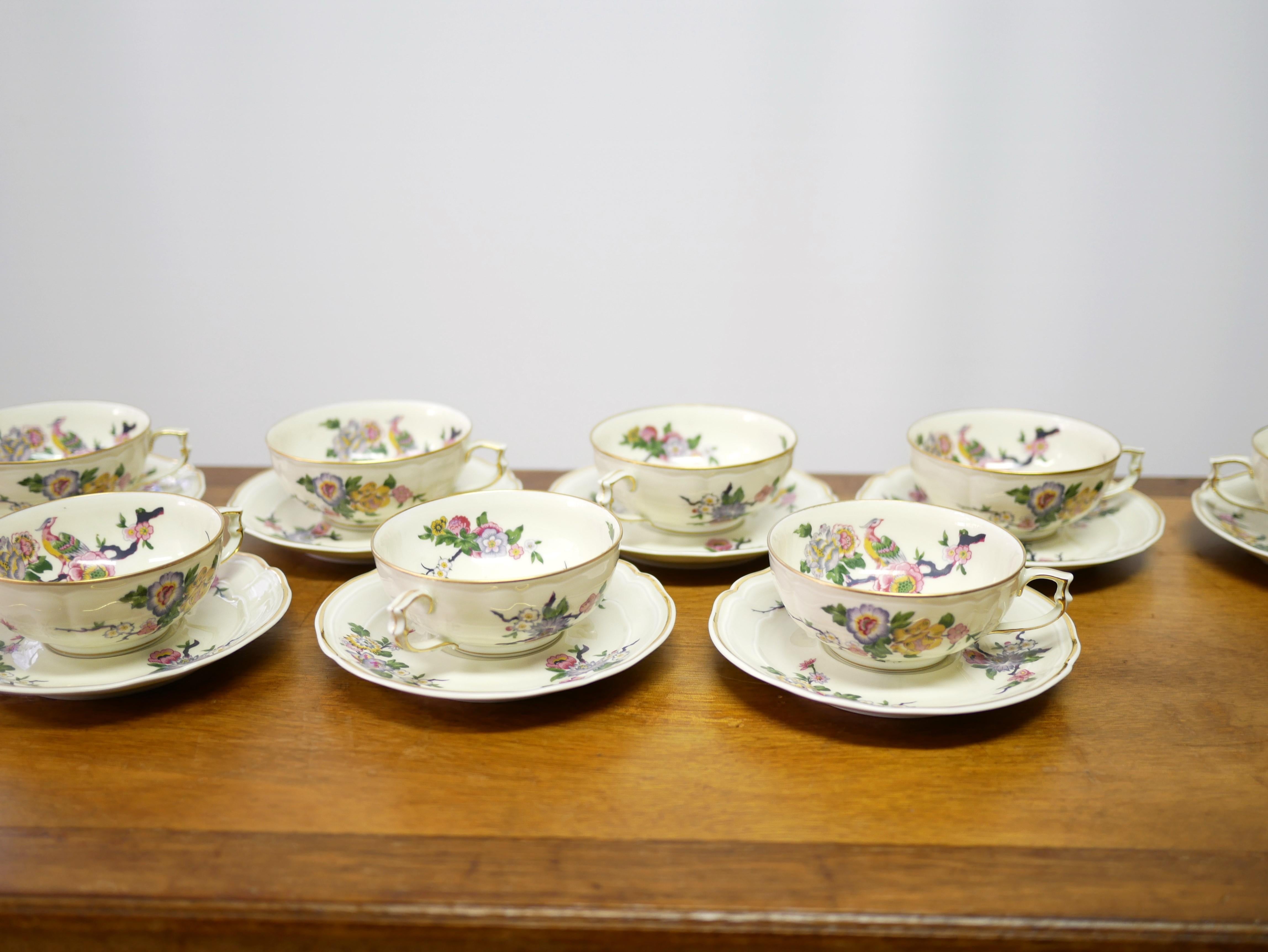 Serie de 8 tazas de té y bajo tazas en porcelana de Limoges de Bernardaud en venta 6