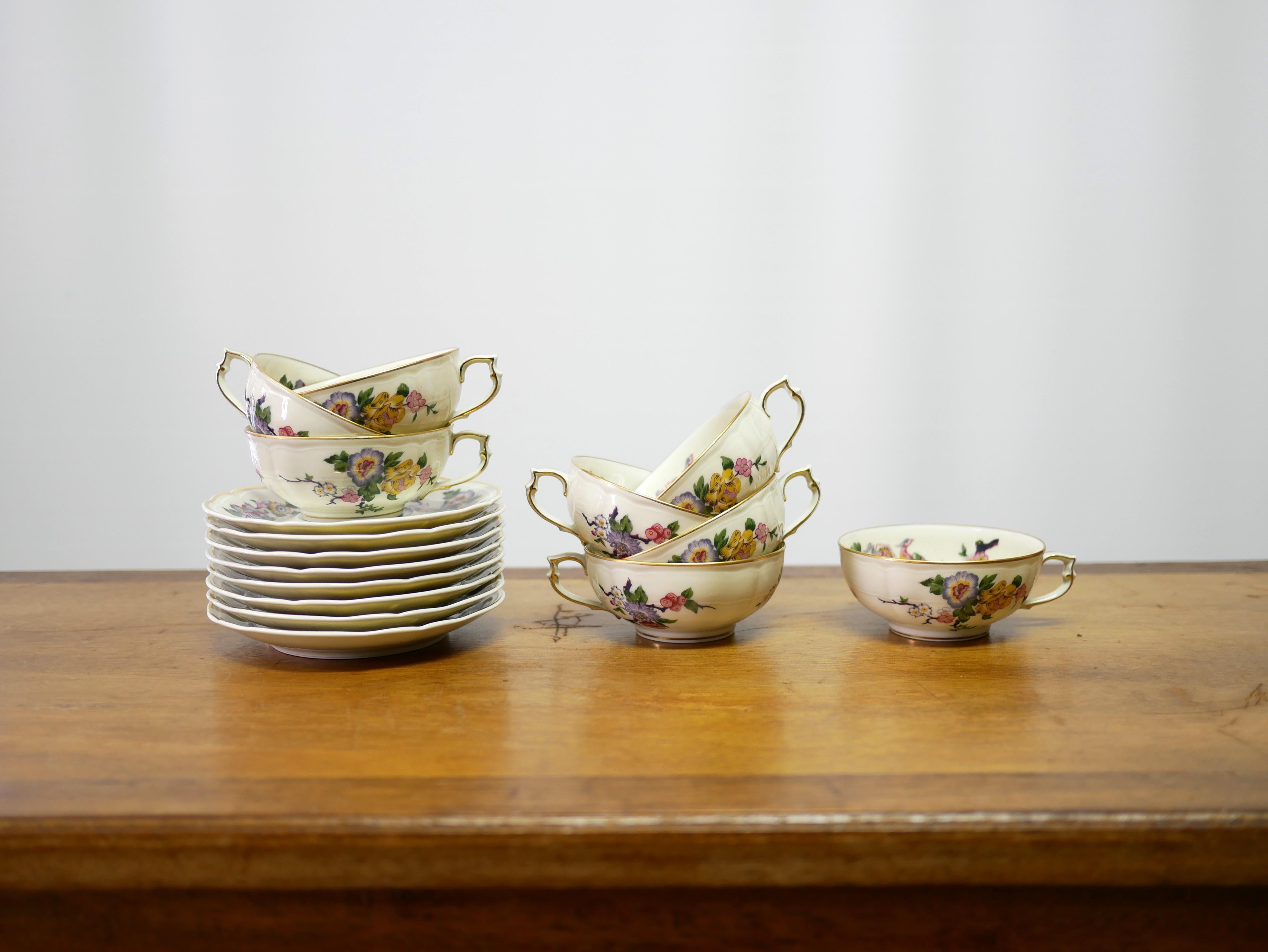 Serie de 8 tazas de té y bajo tazas en porcelana de Limoges de Bernardaud Francés en venta