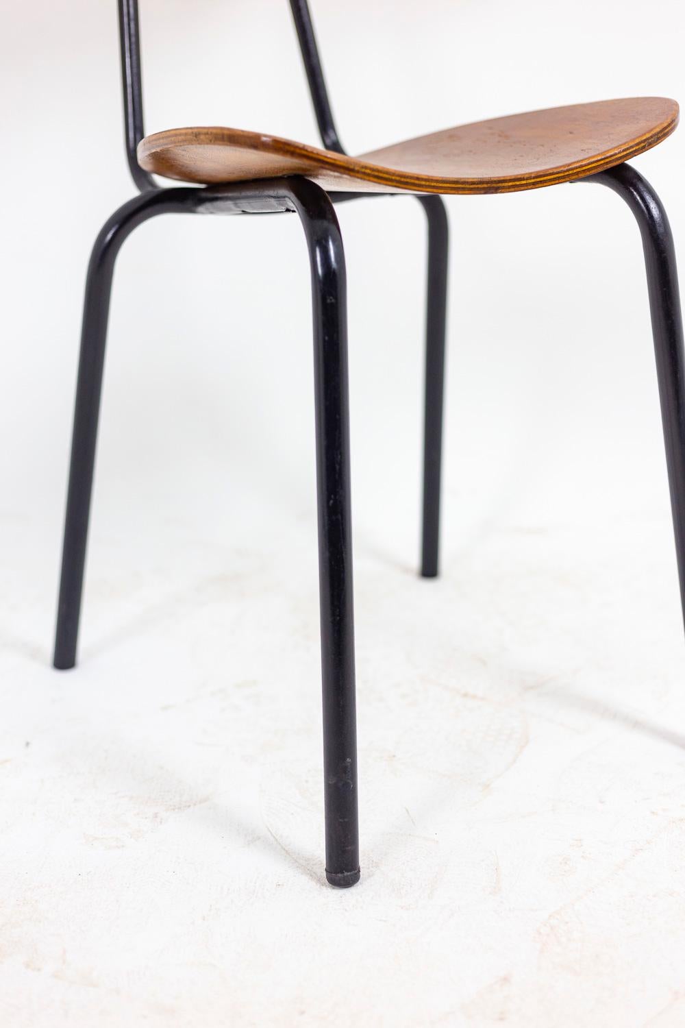Série de quatre chaises en bois et en métal, années 1950 en vente 6