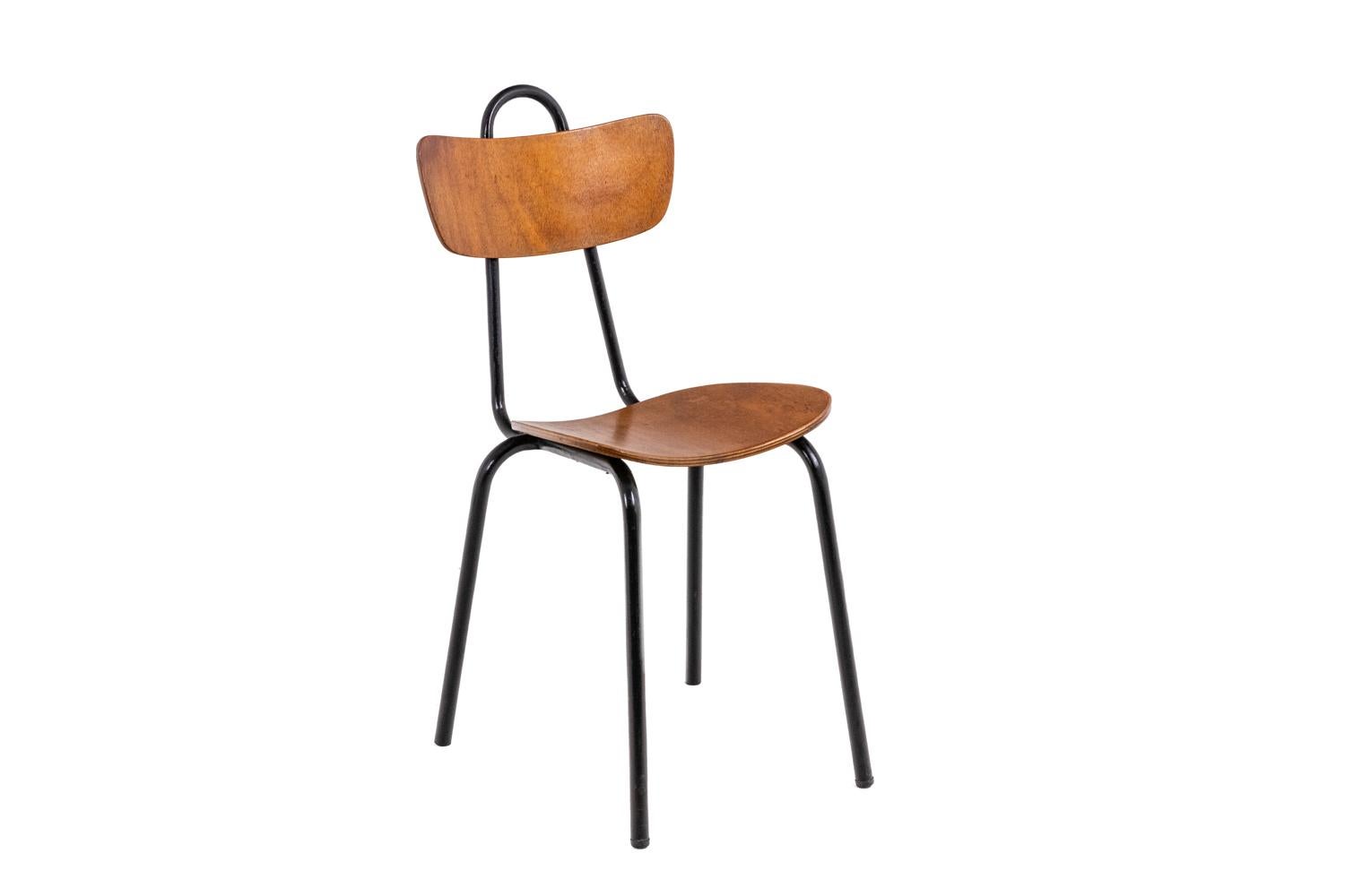 Français Série de quatre chaises en bois et en métal, années 1950 en vente