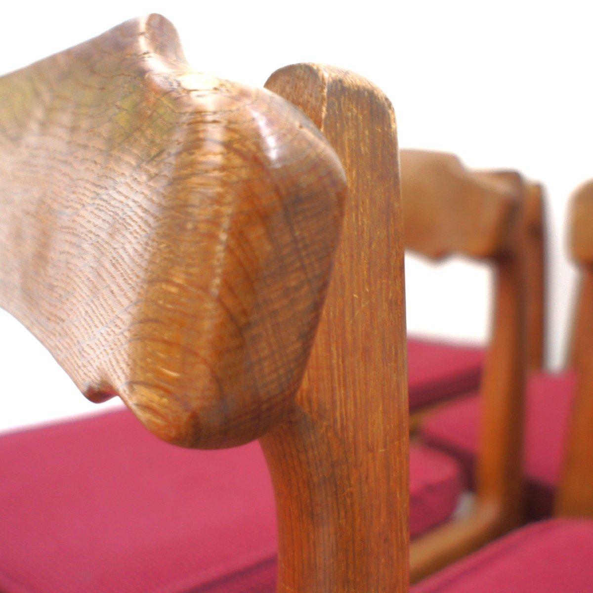 Série de six chaises en chêne massif, modèle Véronique, par Guillerme et Chambron pour l'éditeur 
