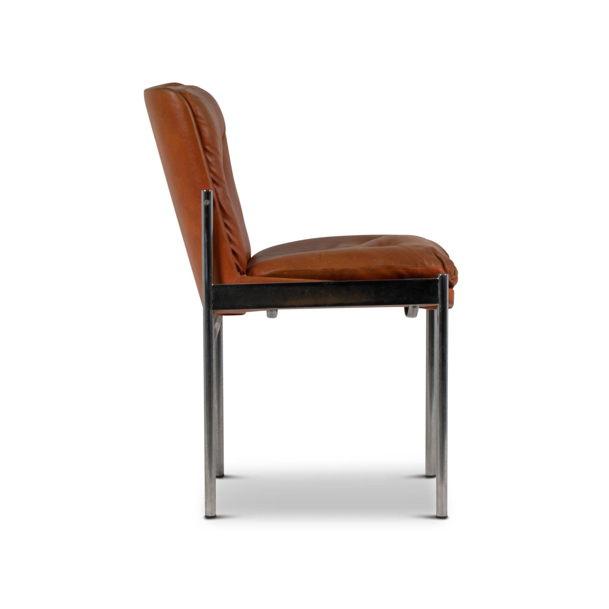 20ième siècle Série de douze chaises en cuir et métal chromé, années 1970 en vente