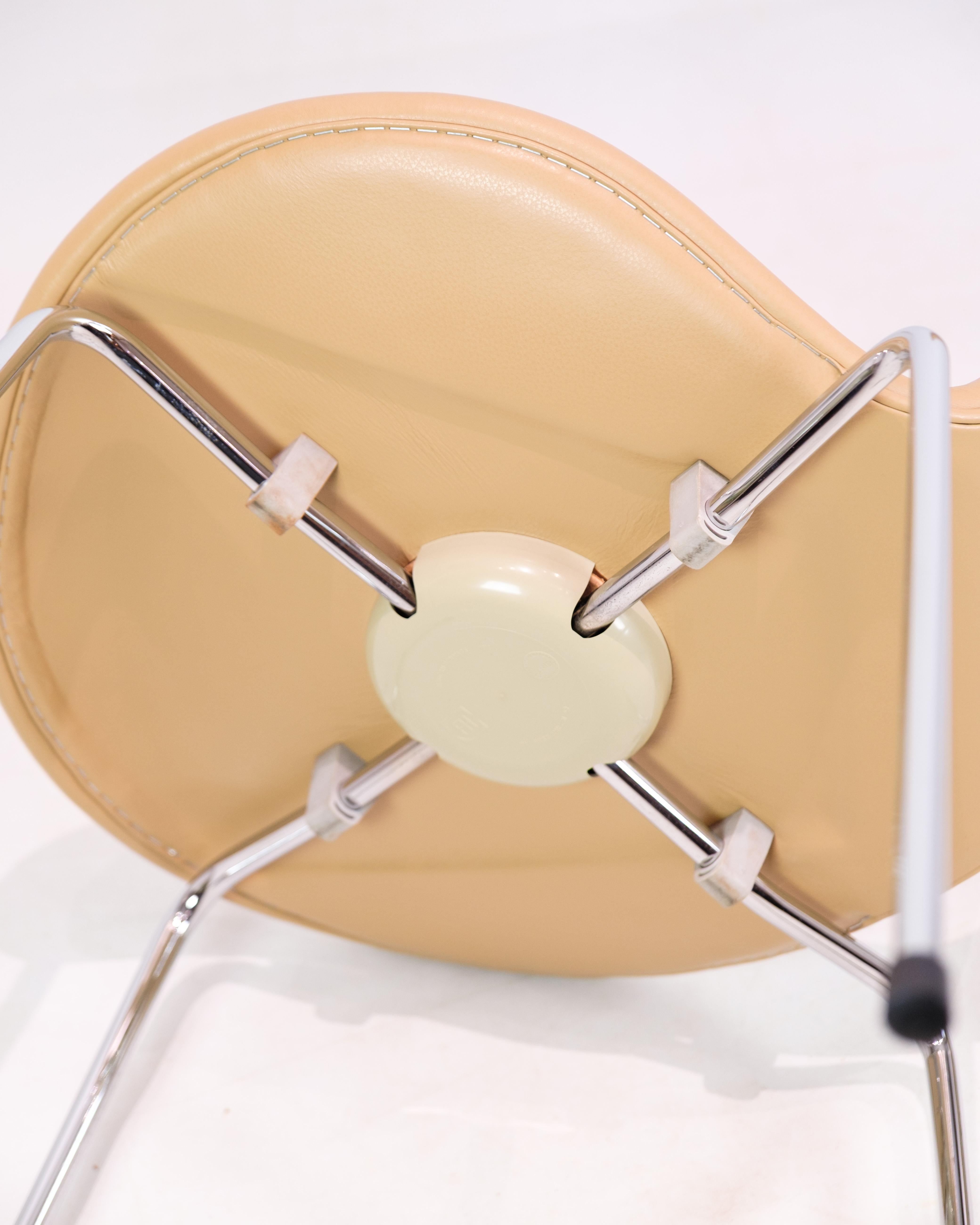 Chaise de la série 7 modèle 3107 en cuir crème Colered Elegance par Arne Jacobsen en vente 5