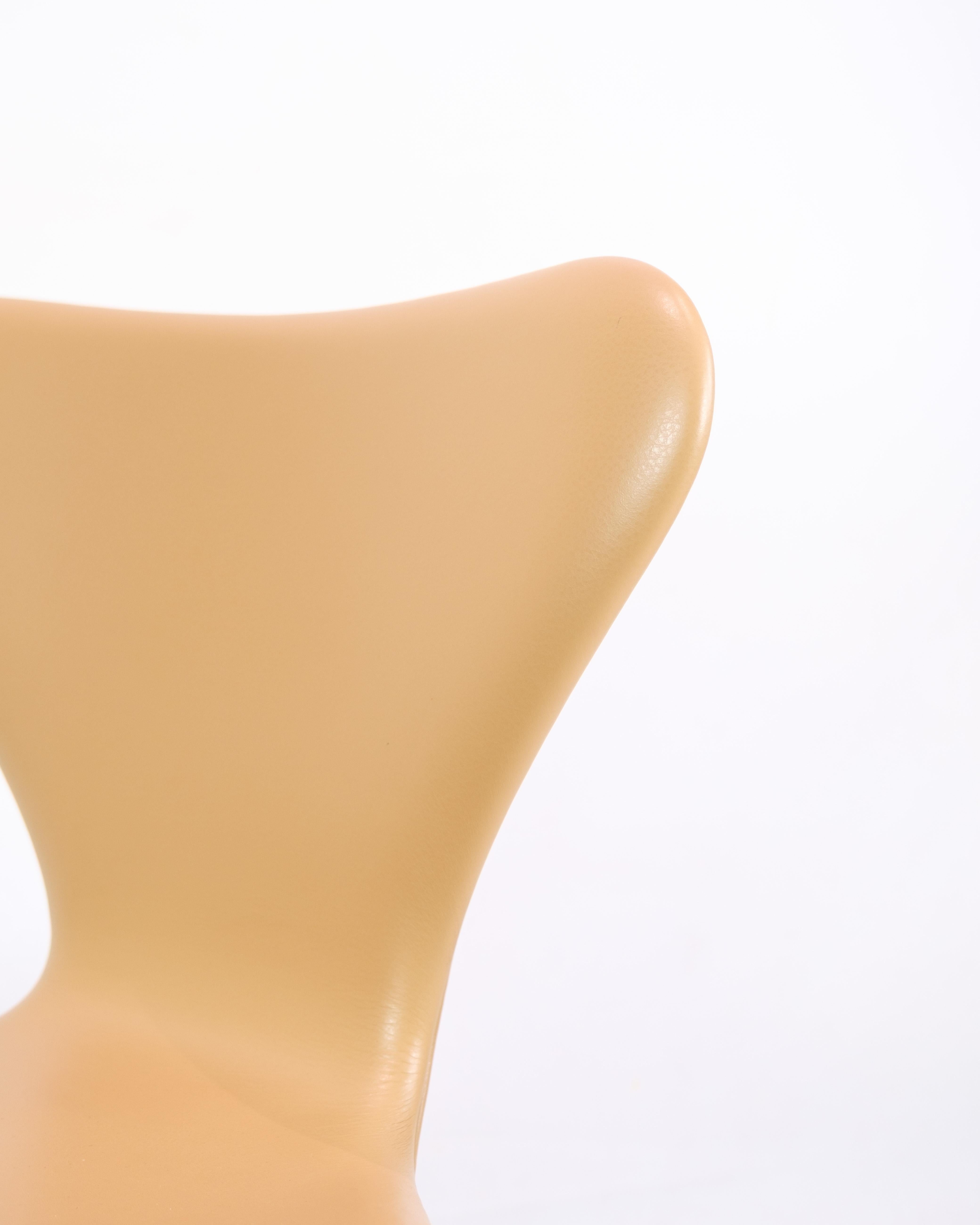 Cuir Chaise de la série 7 modèle 3107 en cuir crème Colered Elegance par Arne Jacobsen en vente