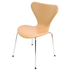 Series Seven Chair Model 3107 In Cream Colered Elegance Leather By Arne Jacobsen