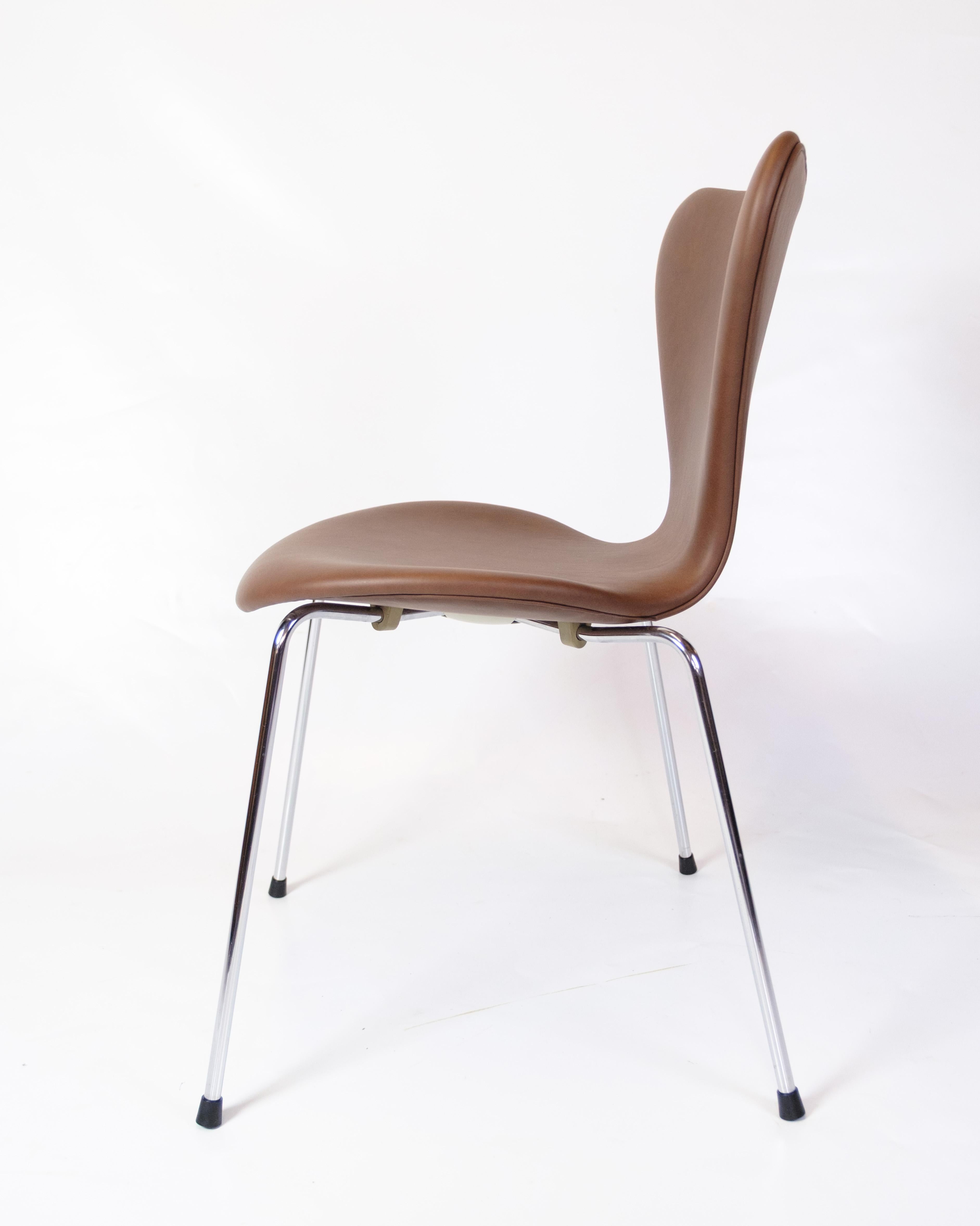 Serie Sieben Stuhl Modell 3107 In Walnuss Elegance Leder von Arne Jacobsen im Zustand „Hervorragend“ im Angebot in Lejre, DK