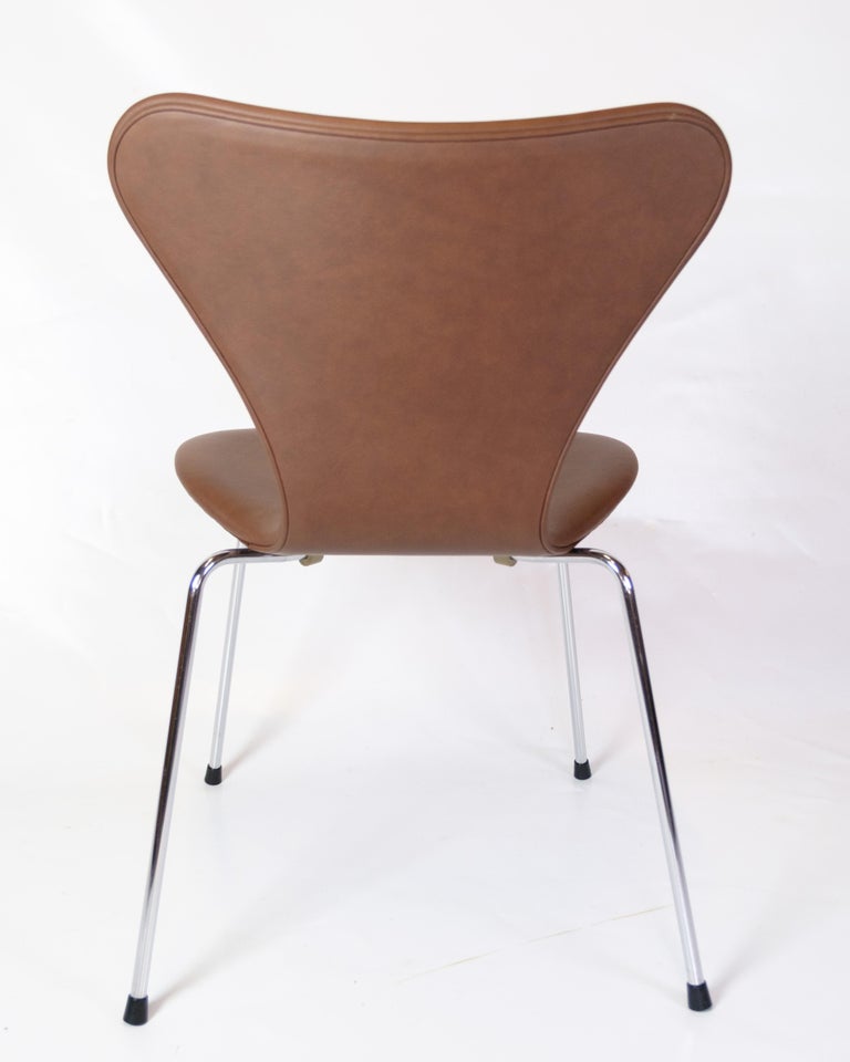 Serie Sieben Stuhl Modell 3107 In Walnuss Elegance Leder von Arne Jacobsen im Angebot bei 1stDibs Deutschland