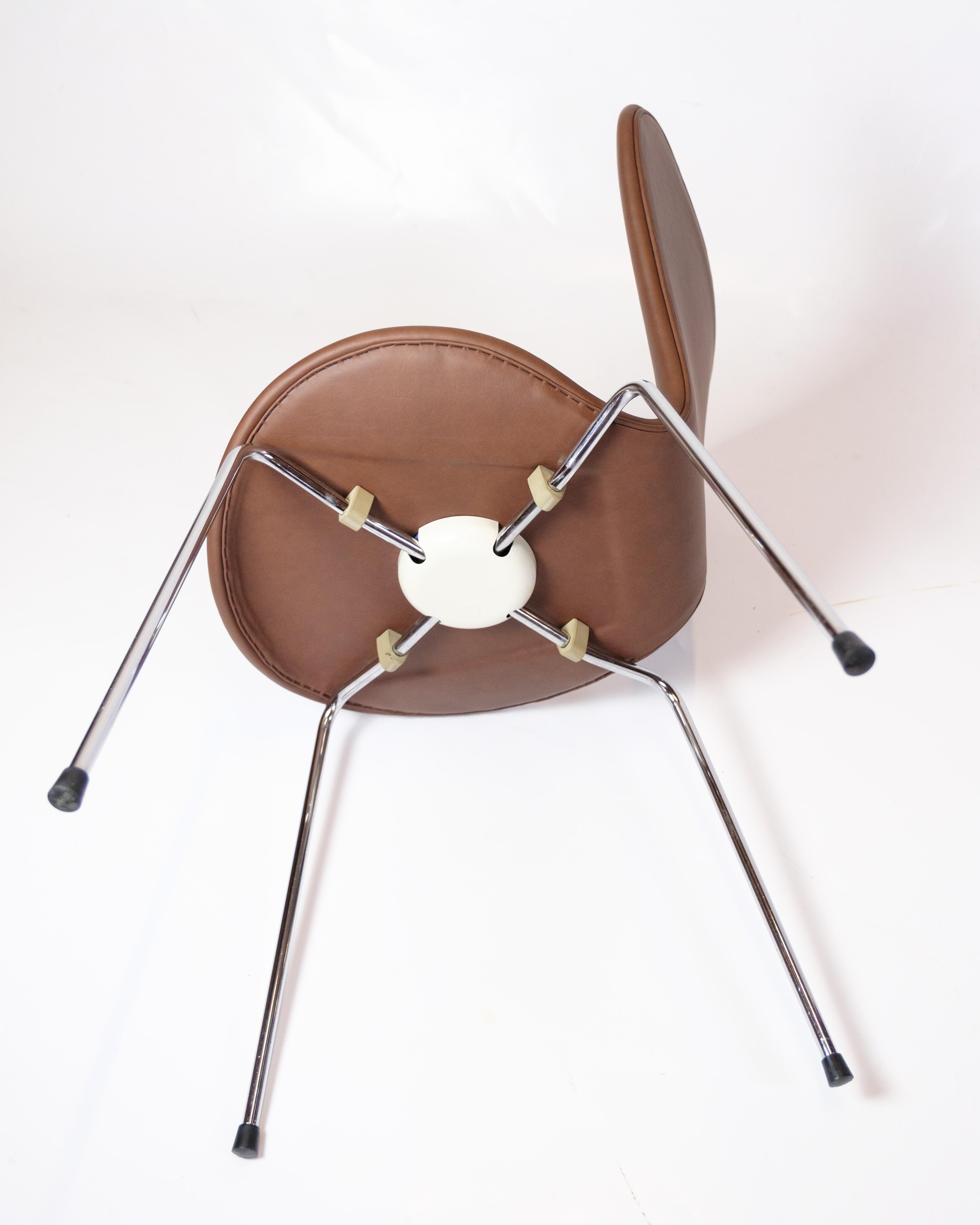 Serie Sieben Stuhl Modell 3107 In Walnuss Elegance Leder von Arne Jacobsen (Aluminium) im Angebot
