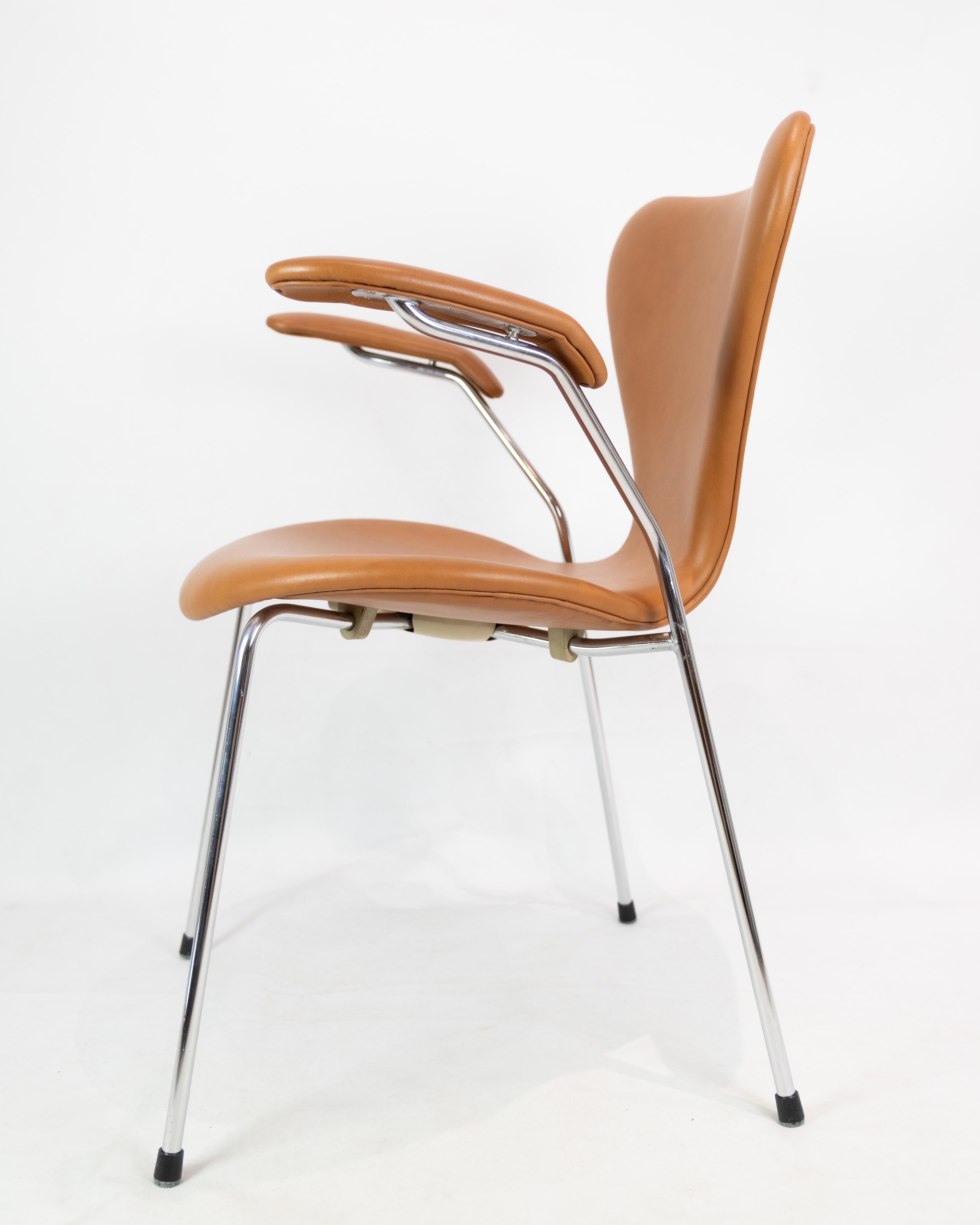Series Seven Chair Model 3207 of Cognac Leather by Arne Jacobsen  In Excellent Condition For Sale In Lejre, DK