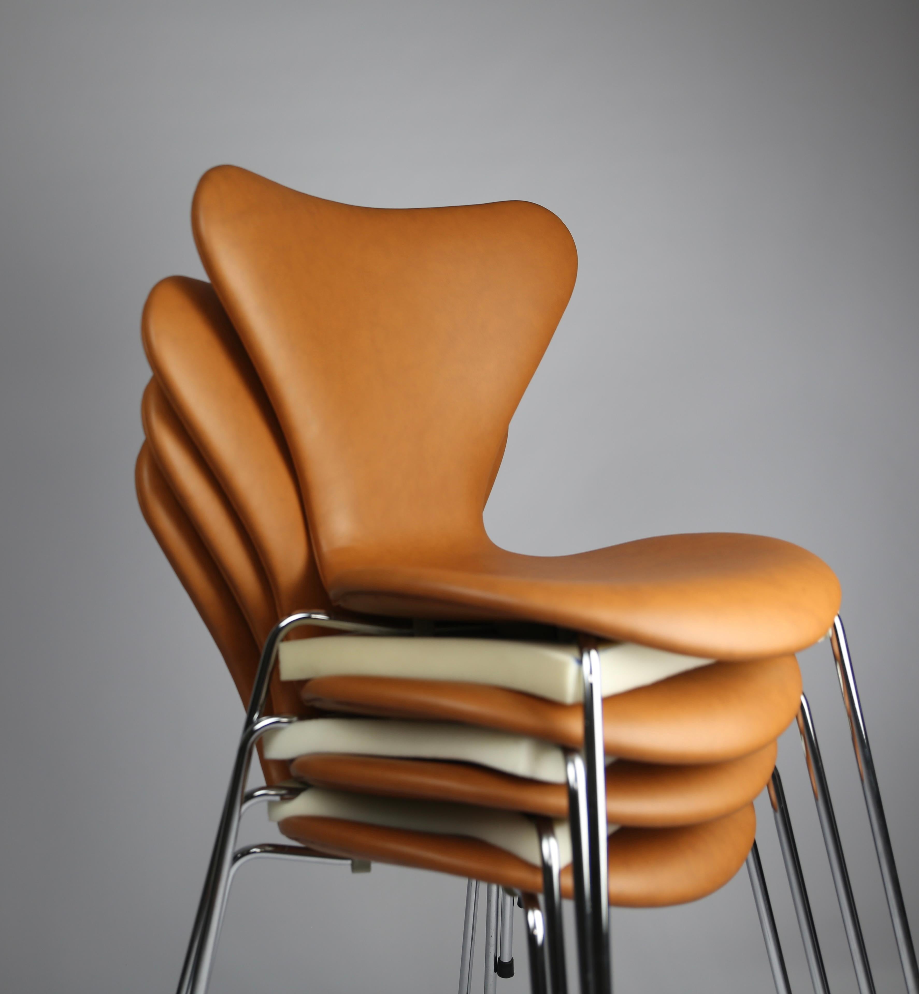 Series Seven Chairs, Model 3107, Calvados cognac leather, Arne Jacobsen In Excellent Condition For Sale In København Ø, DK