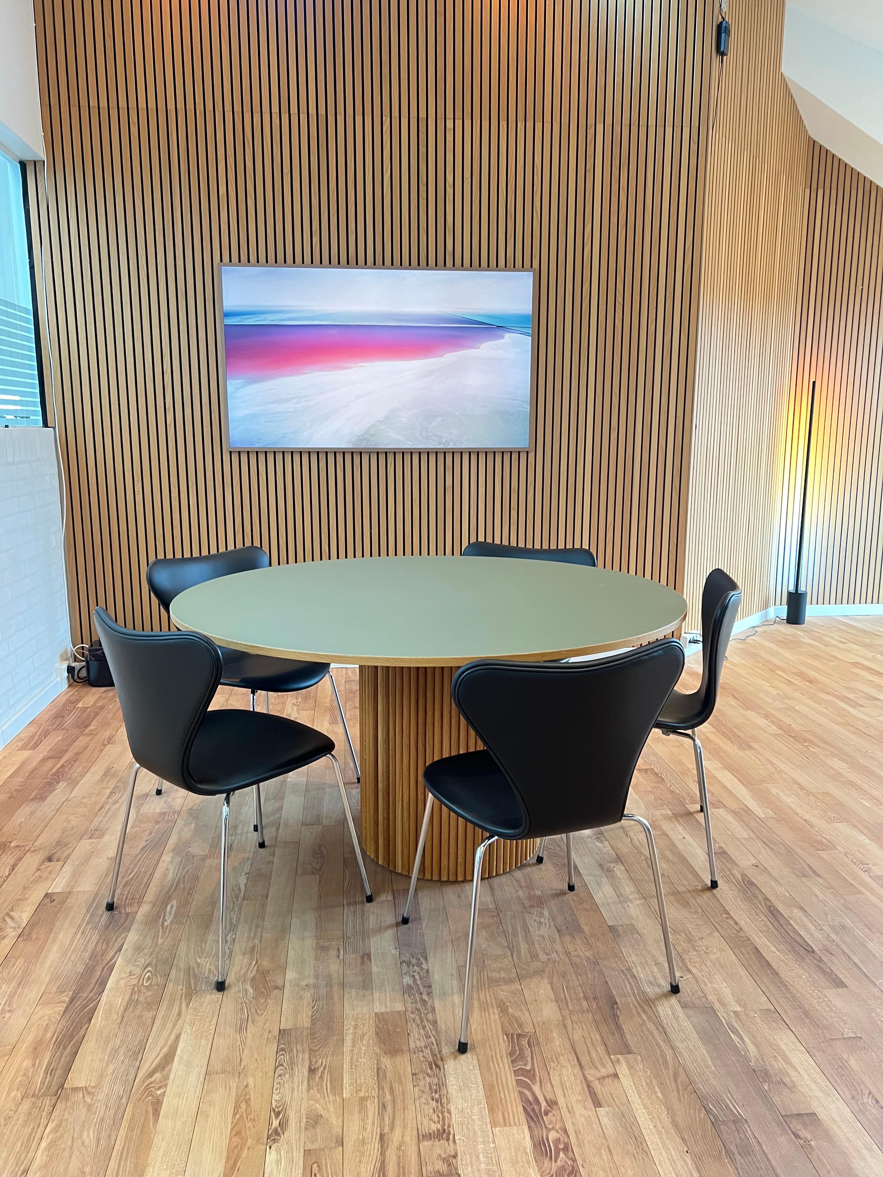 Sieben Stühle der Serie Seven Chairs, Modell 3107, weiches Leder, schwarz, Arne Jacobsen (Moderne der Mitte des Jahrhunderts) im Angebot