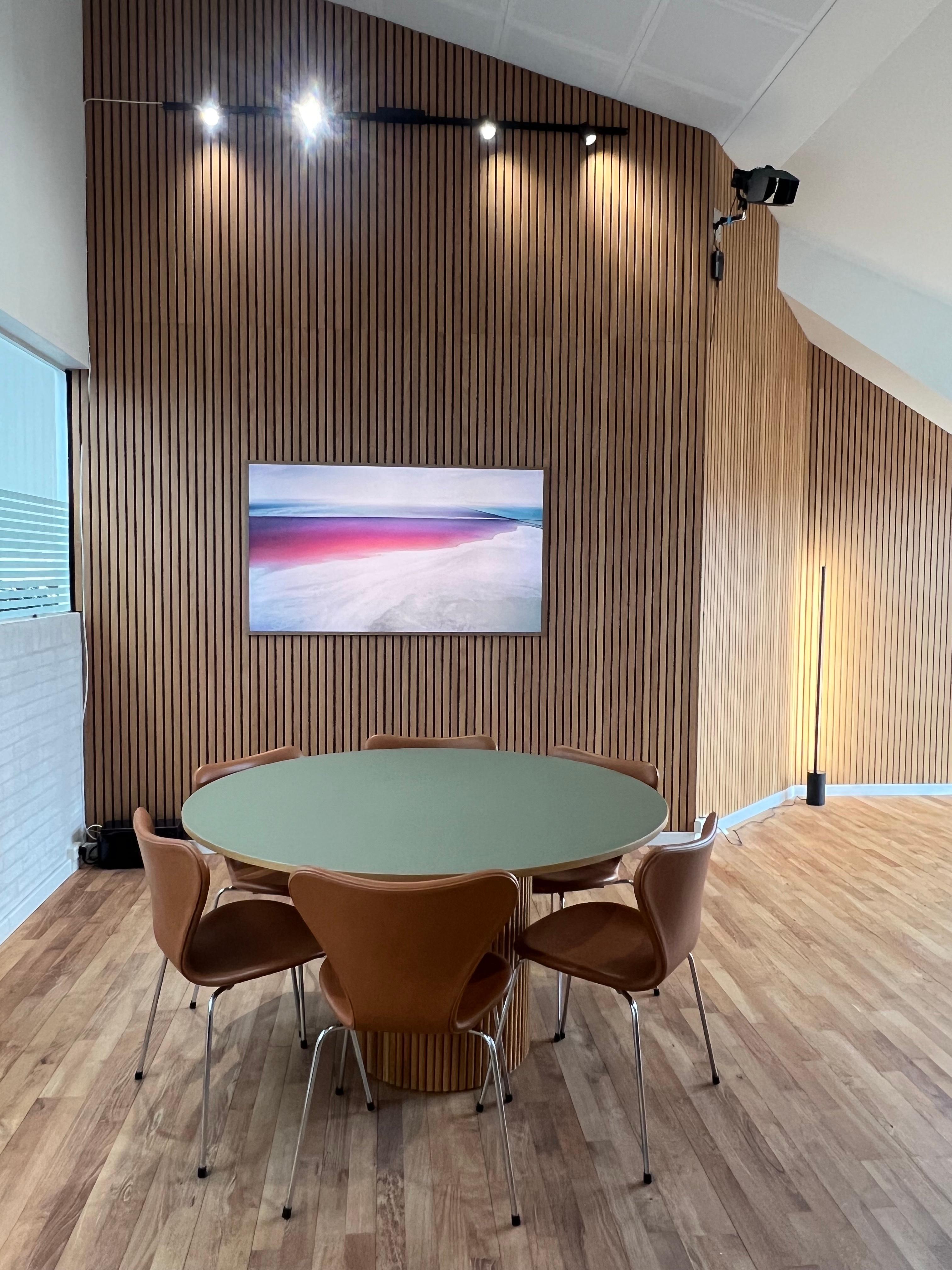 Hand-Crafted Series Seven Chairs, Model 3107, Soft leather, Walnut Arne Jacobsen For Sale