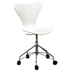 Series Seven Desk Chair 3117 by Arne Jacobsen for Fritz Hansen