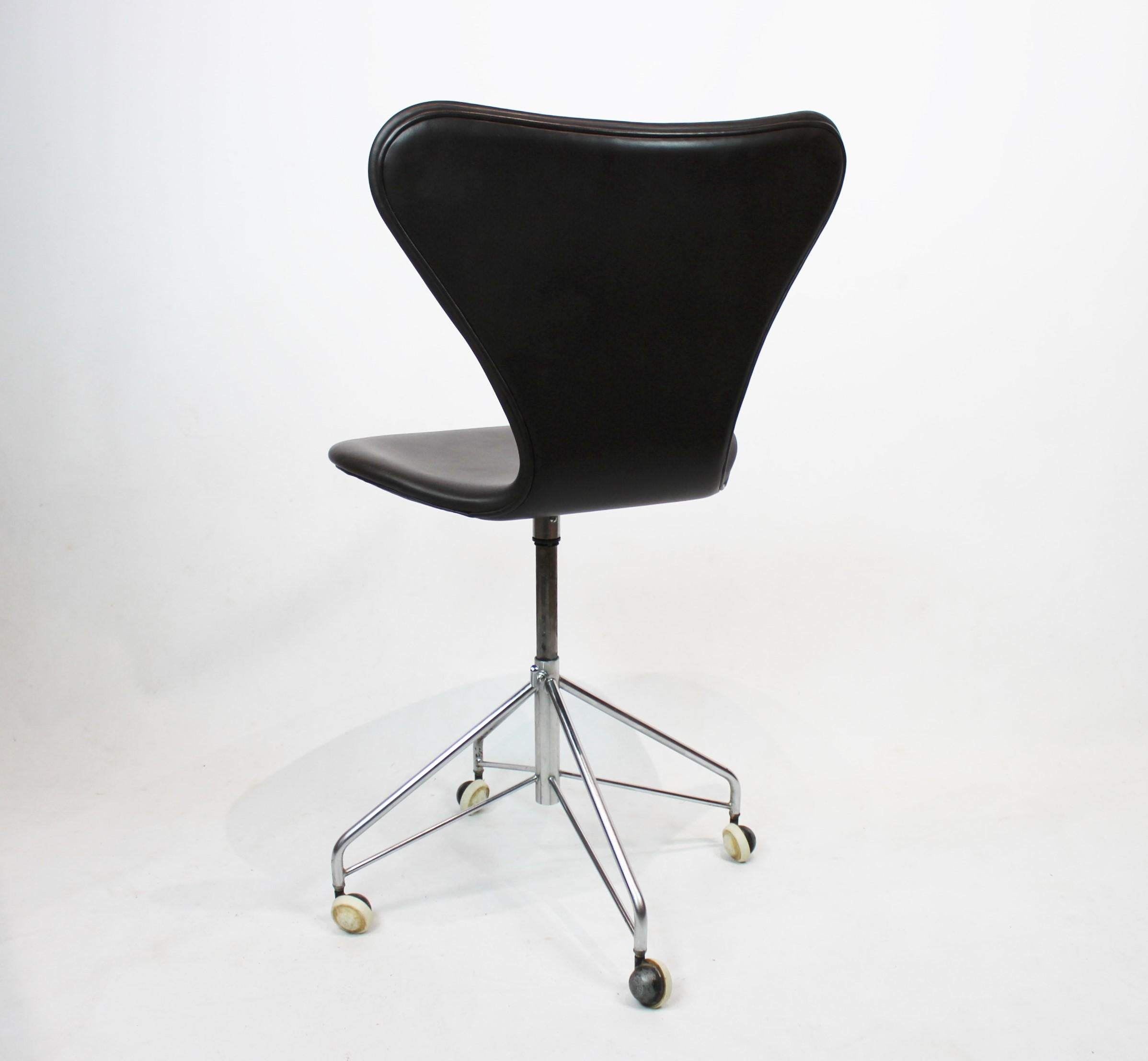 Leather Series Seven Office Chair, Model 3117, by Arne Jacobsen and Fritz Hansen, 1950s