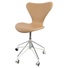 Series Seven Office Chair, Model 3117, by Arne Jacobsen