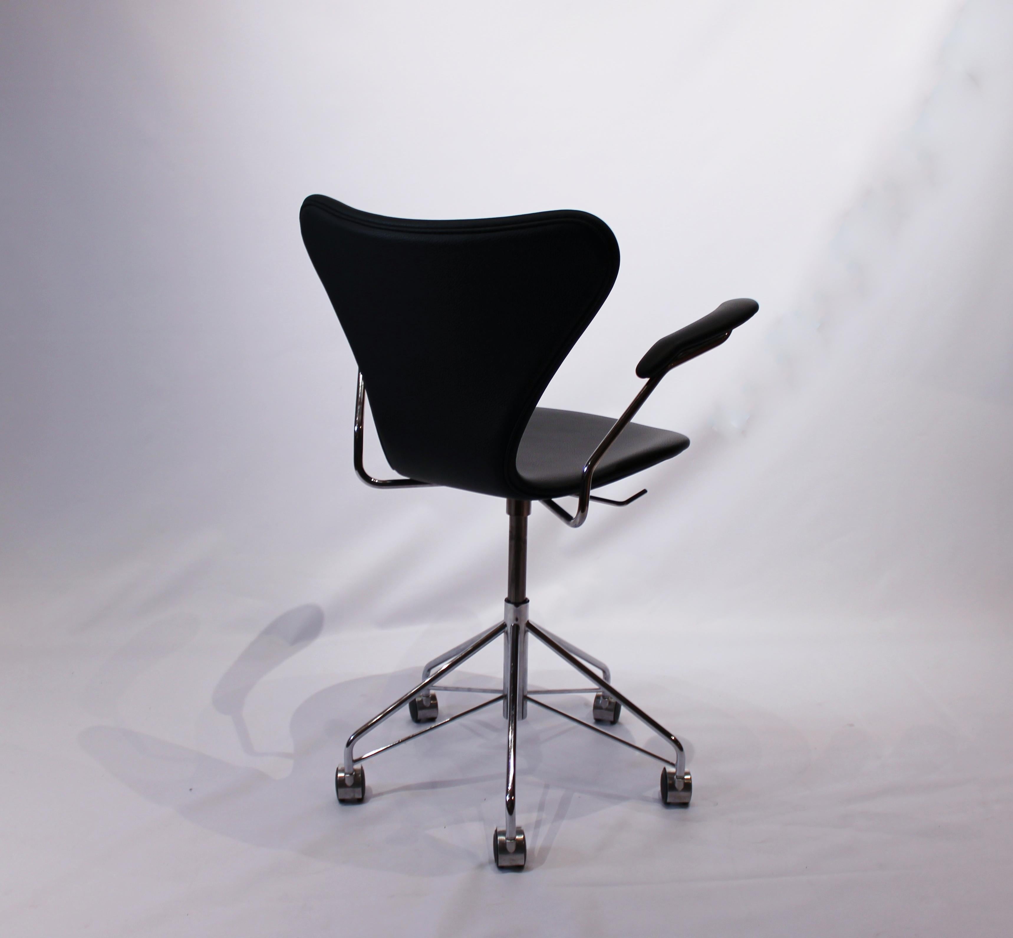 Scandinavian Modern Series Seven Office Chair, Model 3217 by Arne Jacobsen and Fritz Hansen, 2012