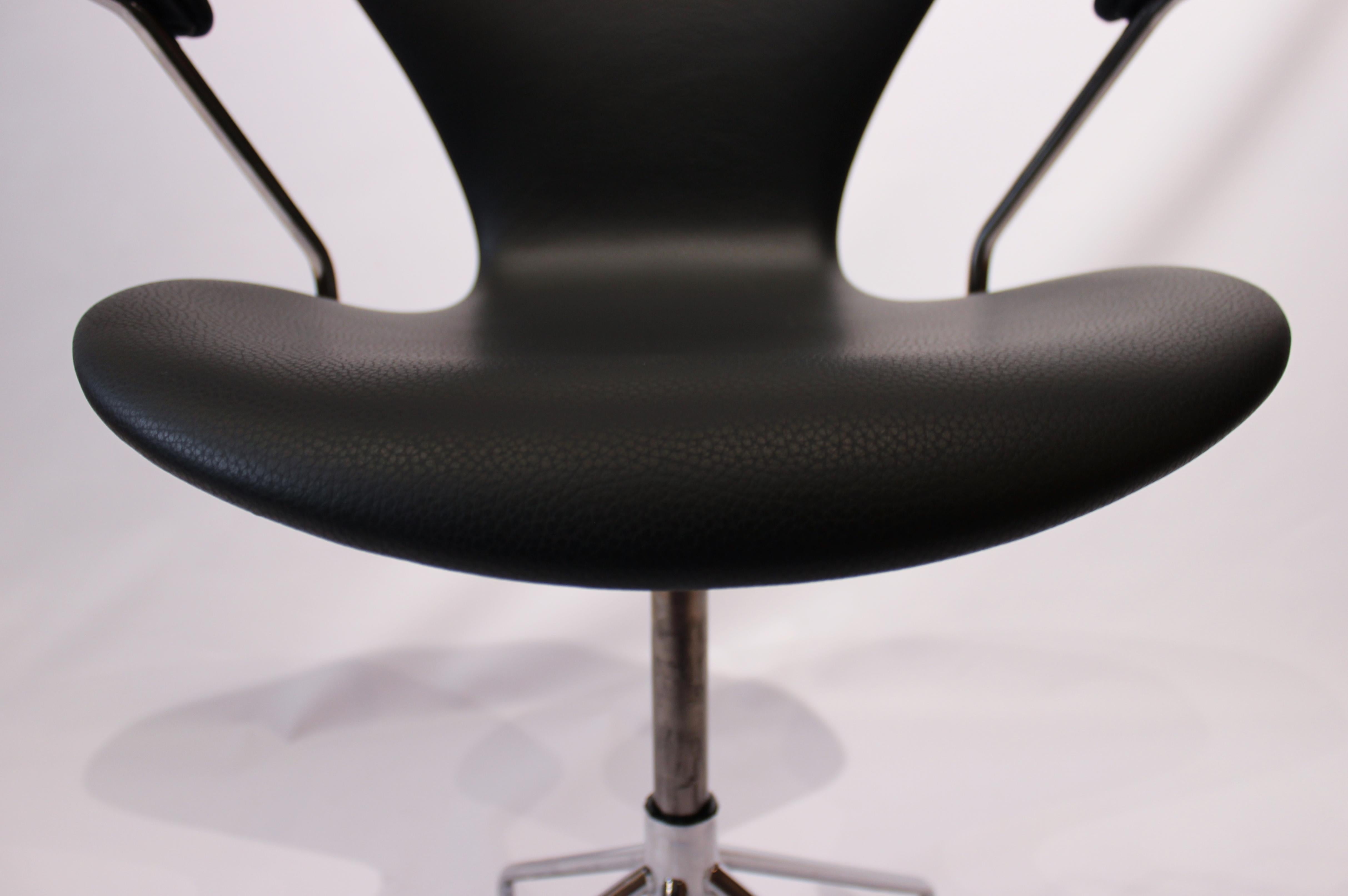Mid-20th Century Series Seven Office Chair, Model 3217 by Arne Jacobsen and Fritz Hansen, 2012