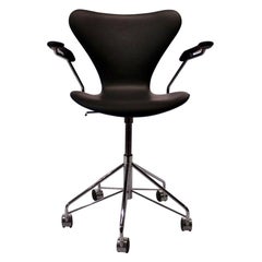 Series Seven Office Chair, Model 3217 by Arne Jacobsen and Fritz Hansen, 2012