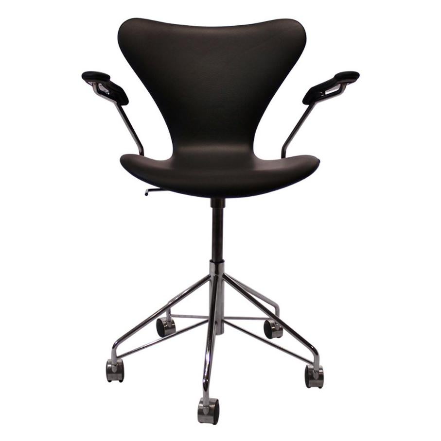 Series Seven Office Chair, Model 3217, by Arne Jacobsen and Fritz Hansen, 2012