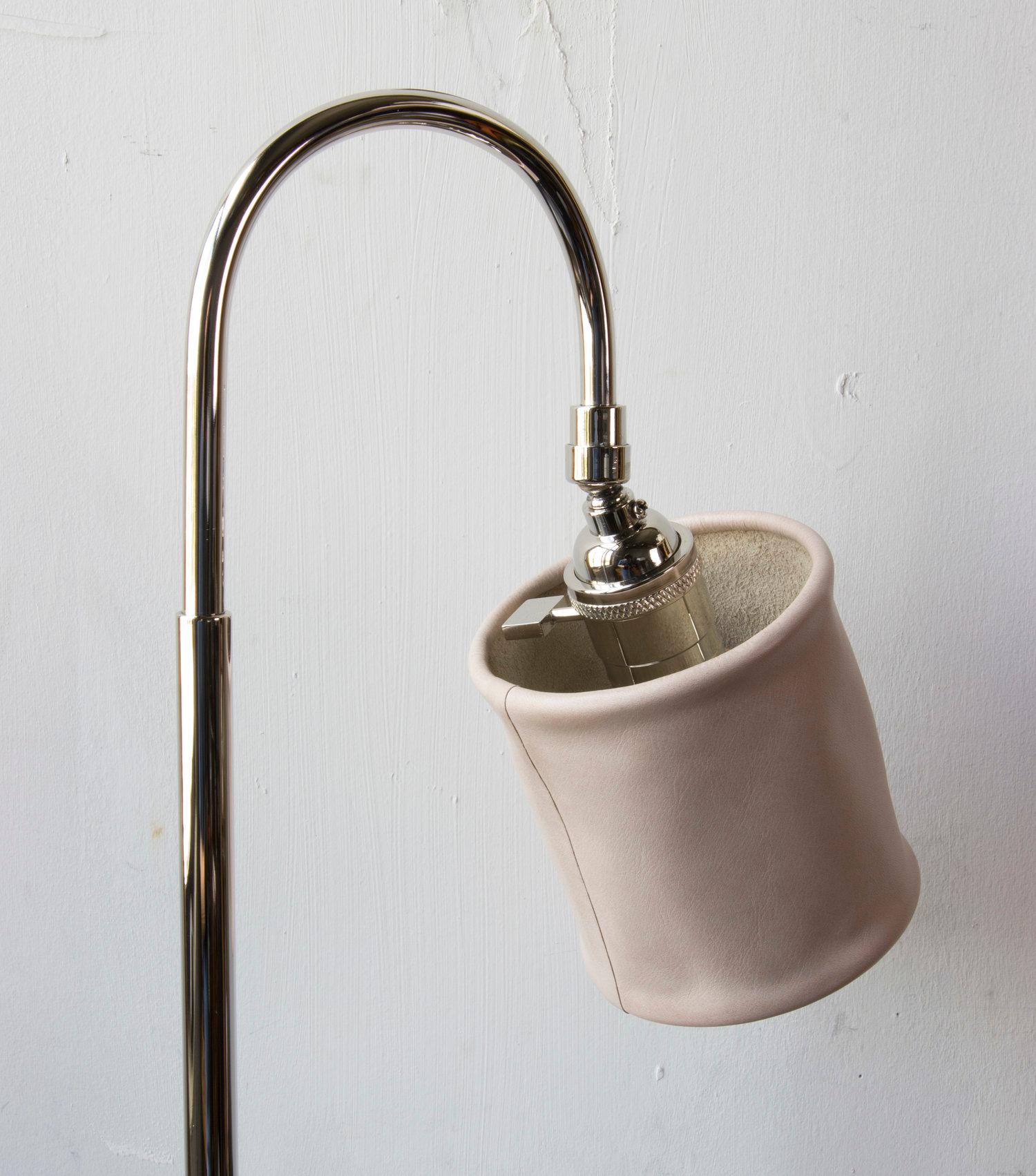 American Series01 Desk Lamp, Hand-Dyed Blush 'Pink' Leather, Polished Nickel-Plated Brass For Sale
