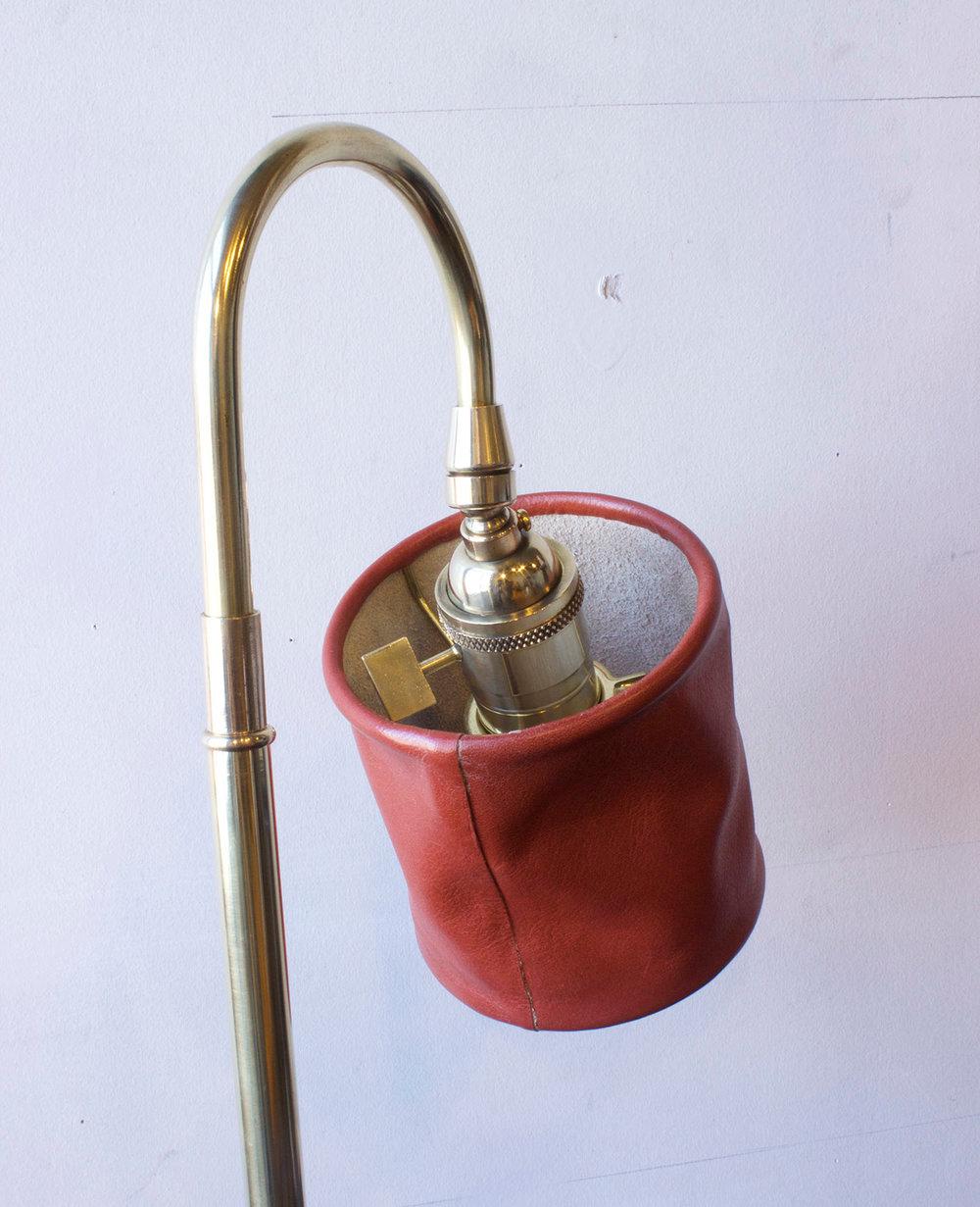 American Series01 Desk Lamp, Hand-Dyed Gochujang Red Leather, Polished Unlacquered Brass For Sale