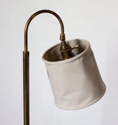 Lampada da terra Series01, pelle di frassino tinta a mano, ottone patinato "Smoke", girevole